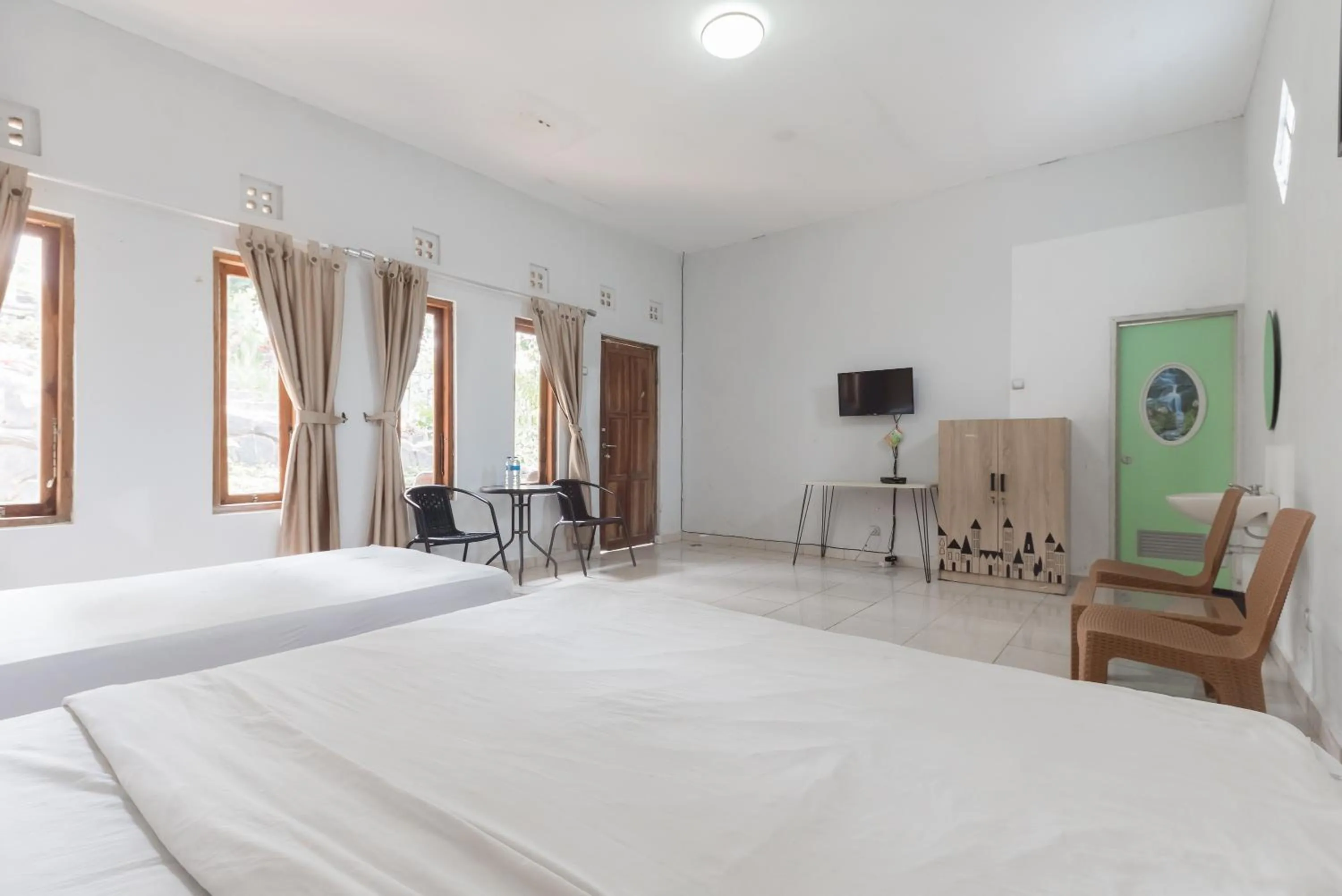 Bedroom, Bed in Urbanview Hotel D'Pineapple Villa Ciater by RedDoorz