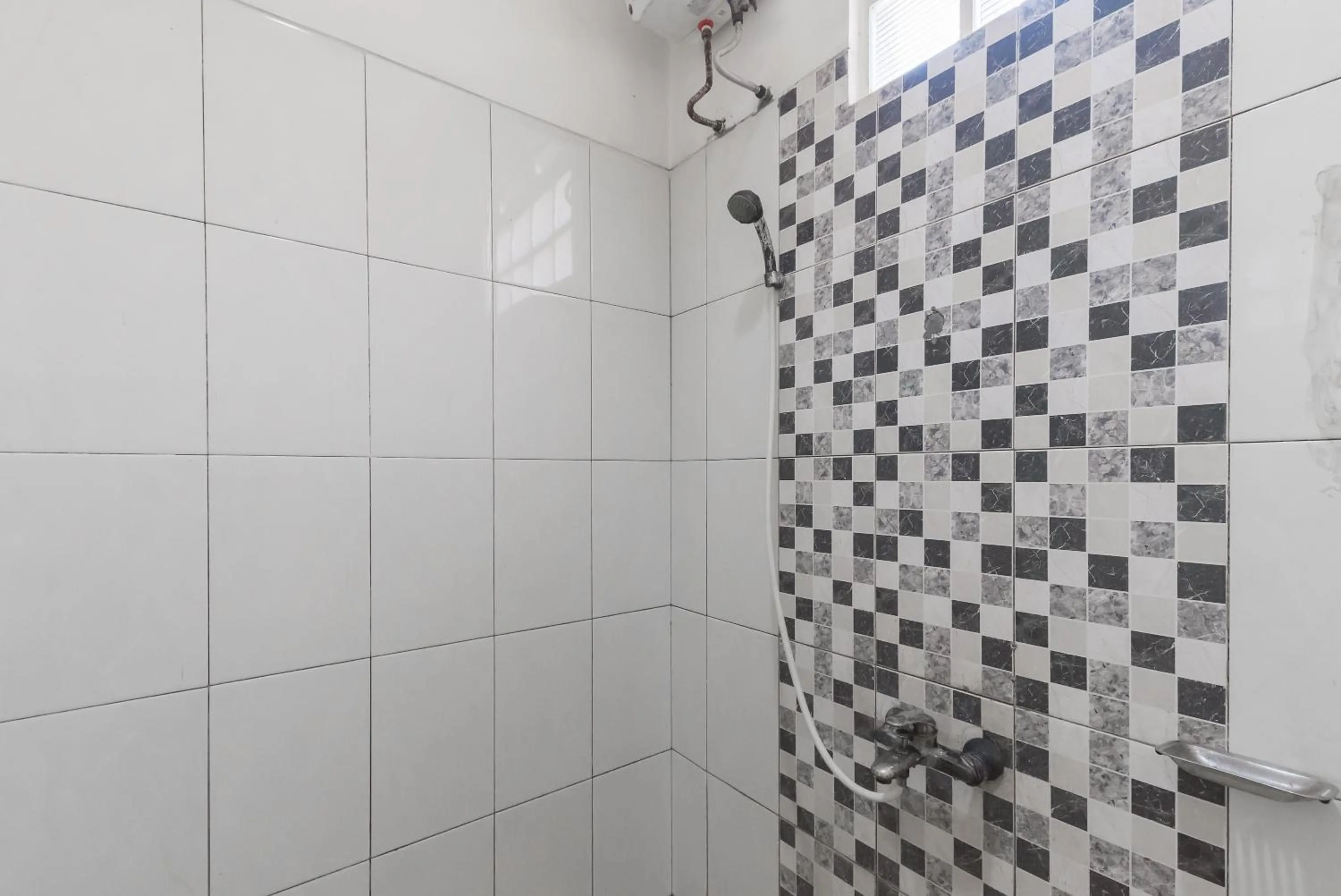 Bathroom in Urbanview Hotel D'Pineapple Villa Ciater by RedDoorz