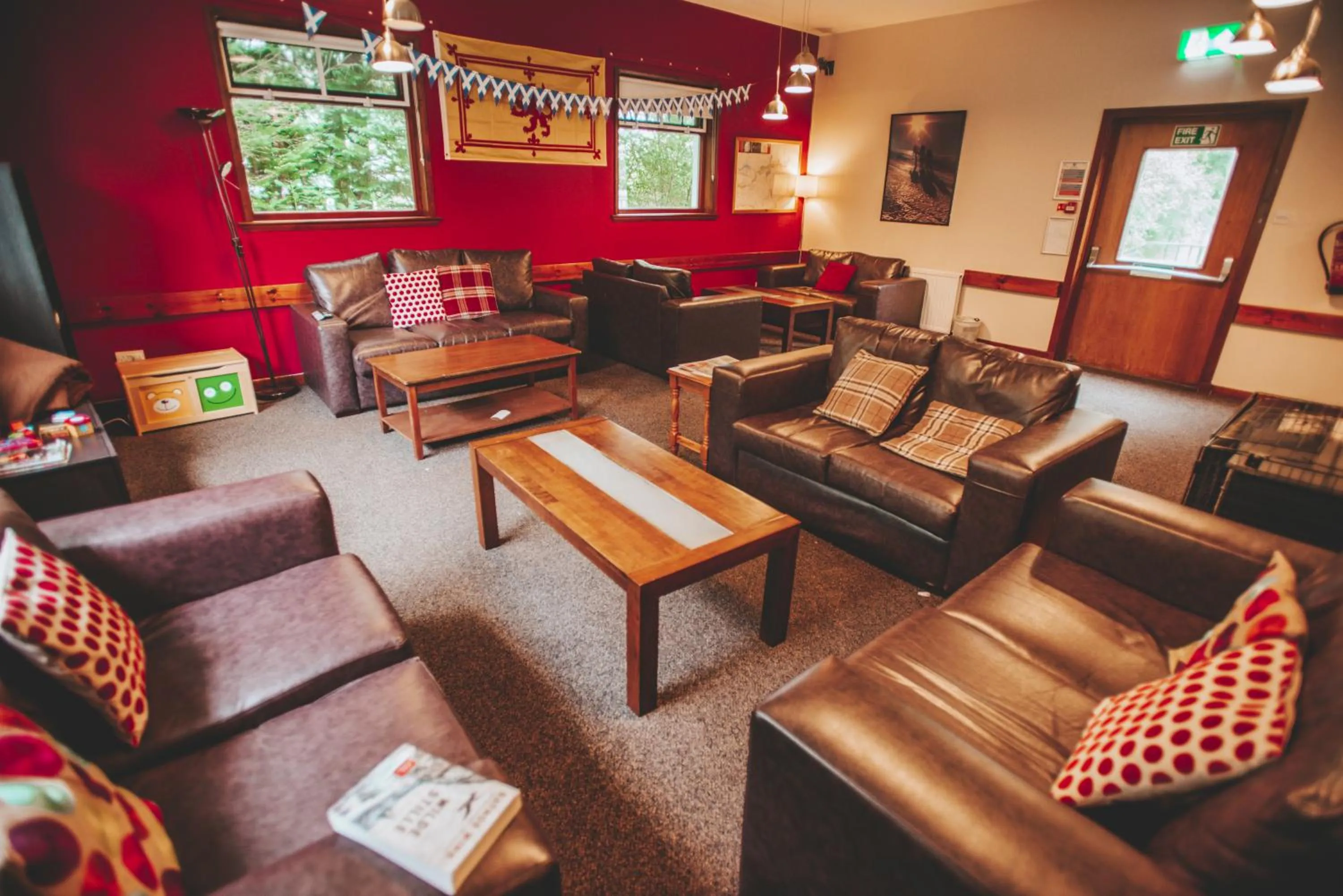 Communal lounge/ TV room in Crianlarich Youth Hostel