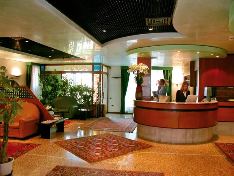 Staff in Antica Postumia