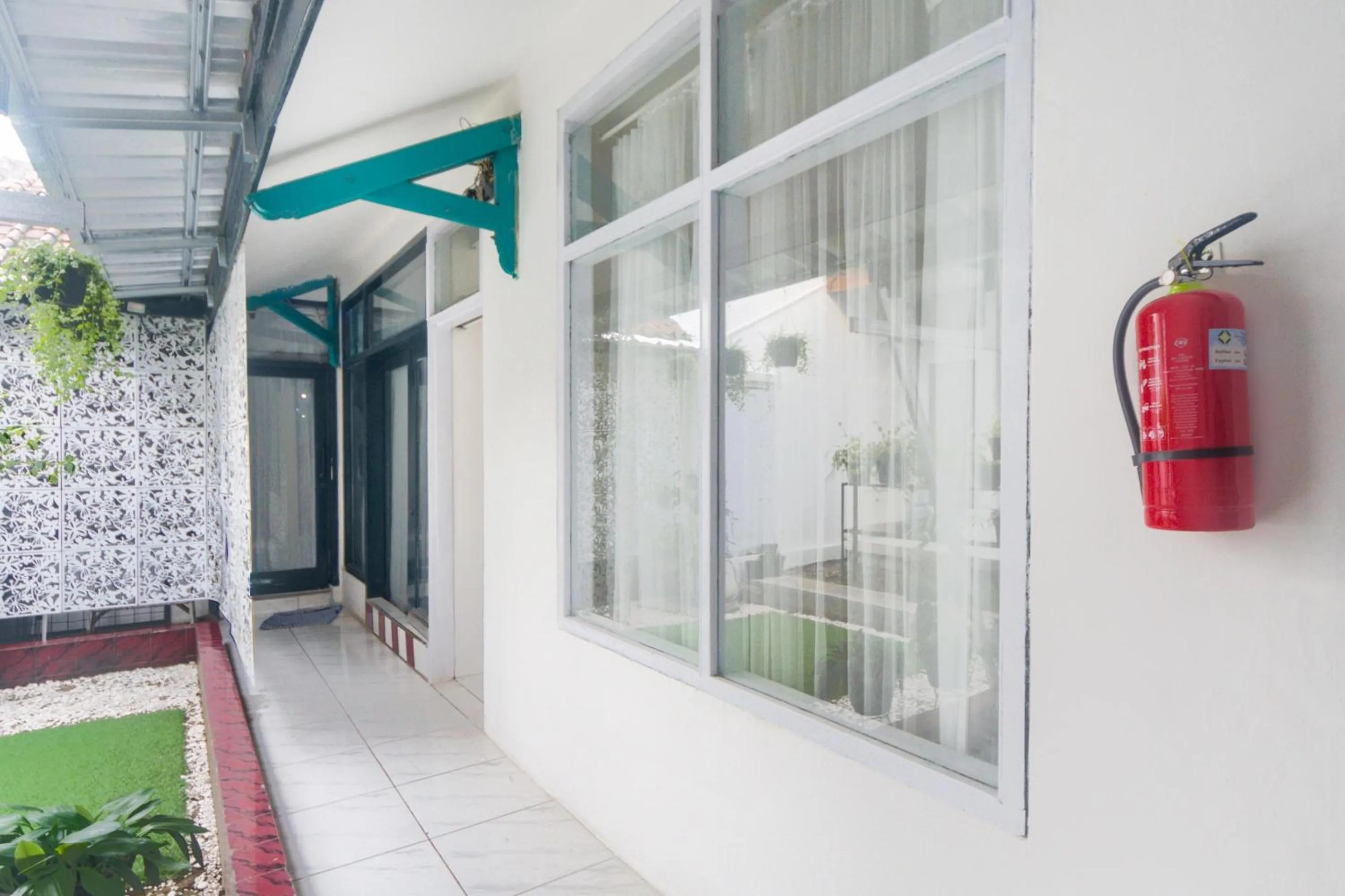 Lobby or reception in OYO Life 3055 Rumah Enin