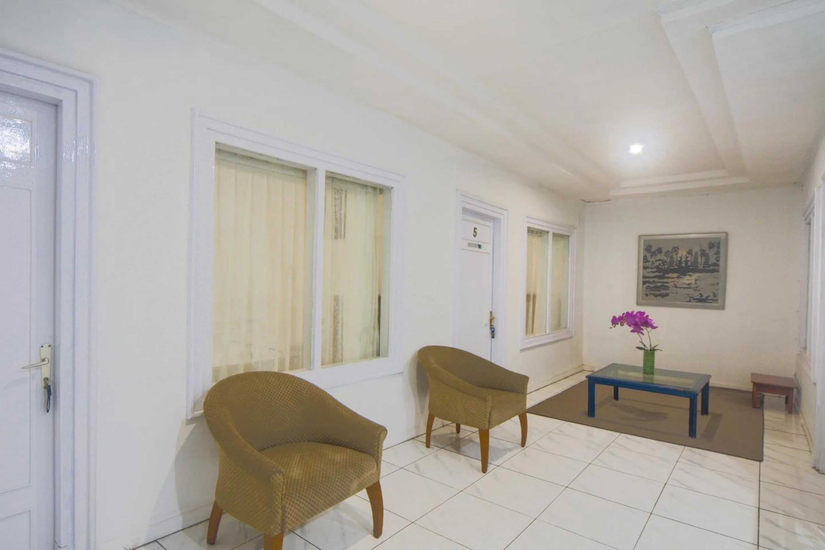 Lobby or reception in OYO Life 3055 Rumah Enin