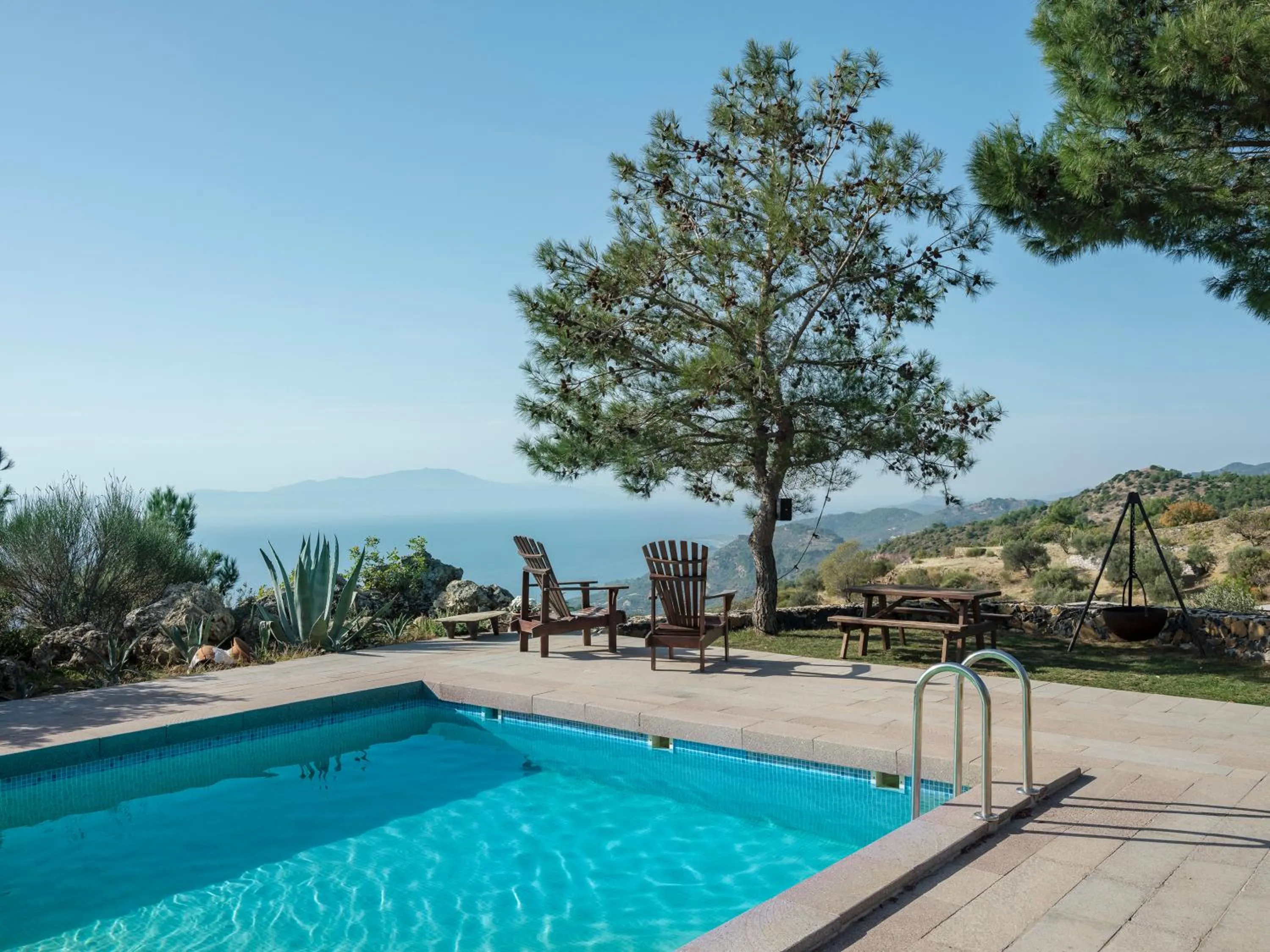 Swimming pool in Simurg Inn