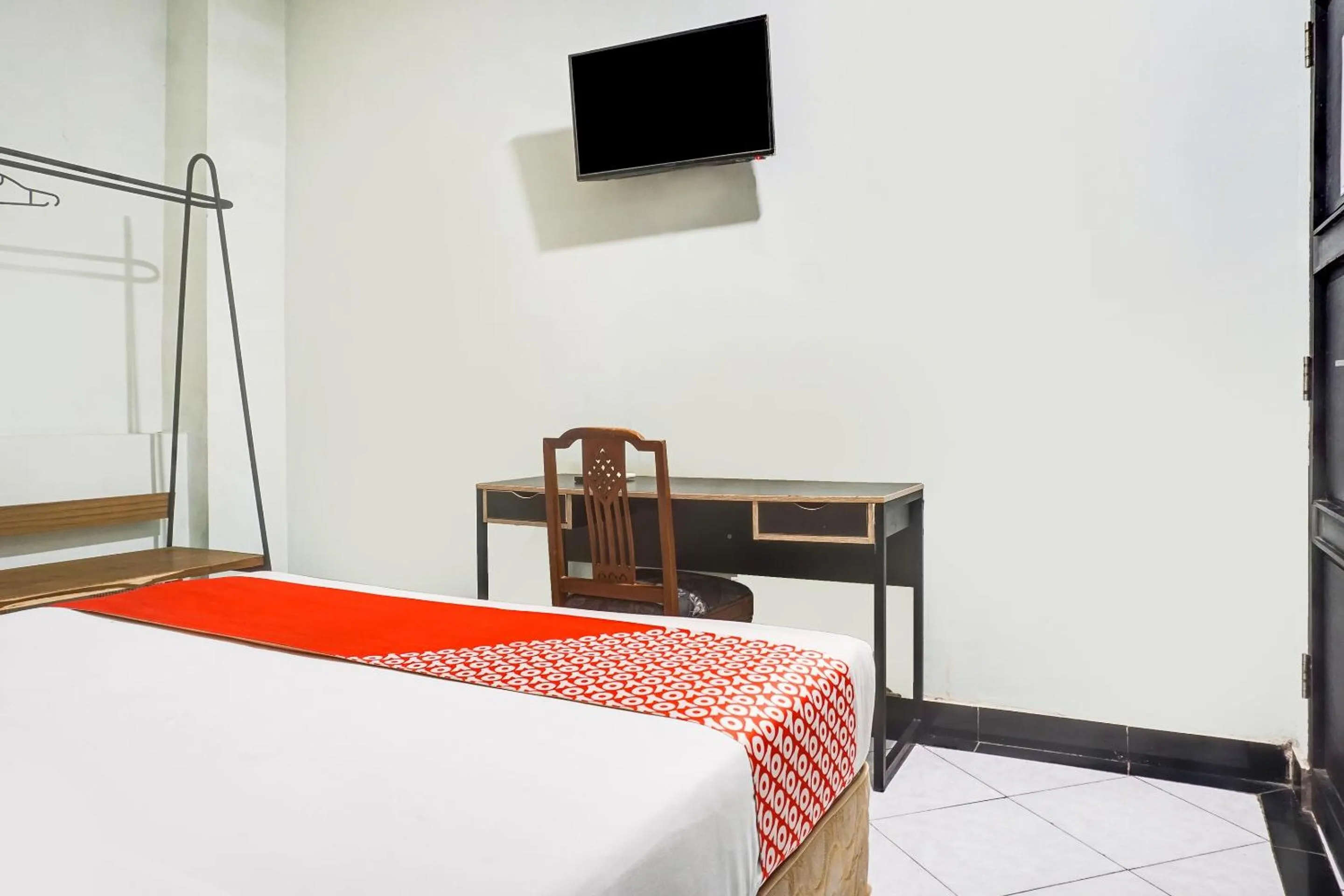 Bedroom, Bed in Hotel O Makassar near Mall Panakukkang formerly Sayang Home Stay