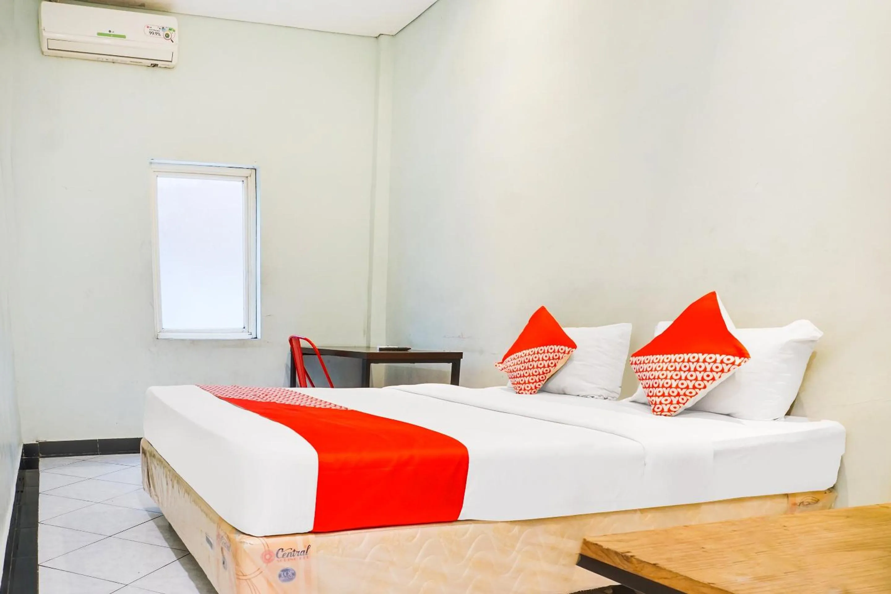 Bedroom, Bed in Hotel O Makassar near Mall Panakukkang formerly Sayang Home Stay