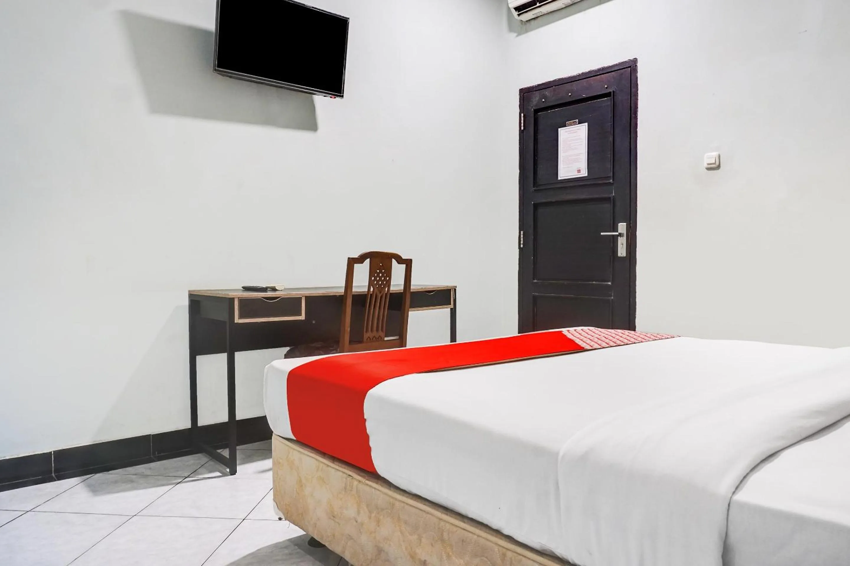 Bedroom, Bed in Hotel O Makassar near Mall Panakukkang formerly Sayang Home Stay