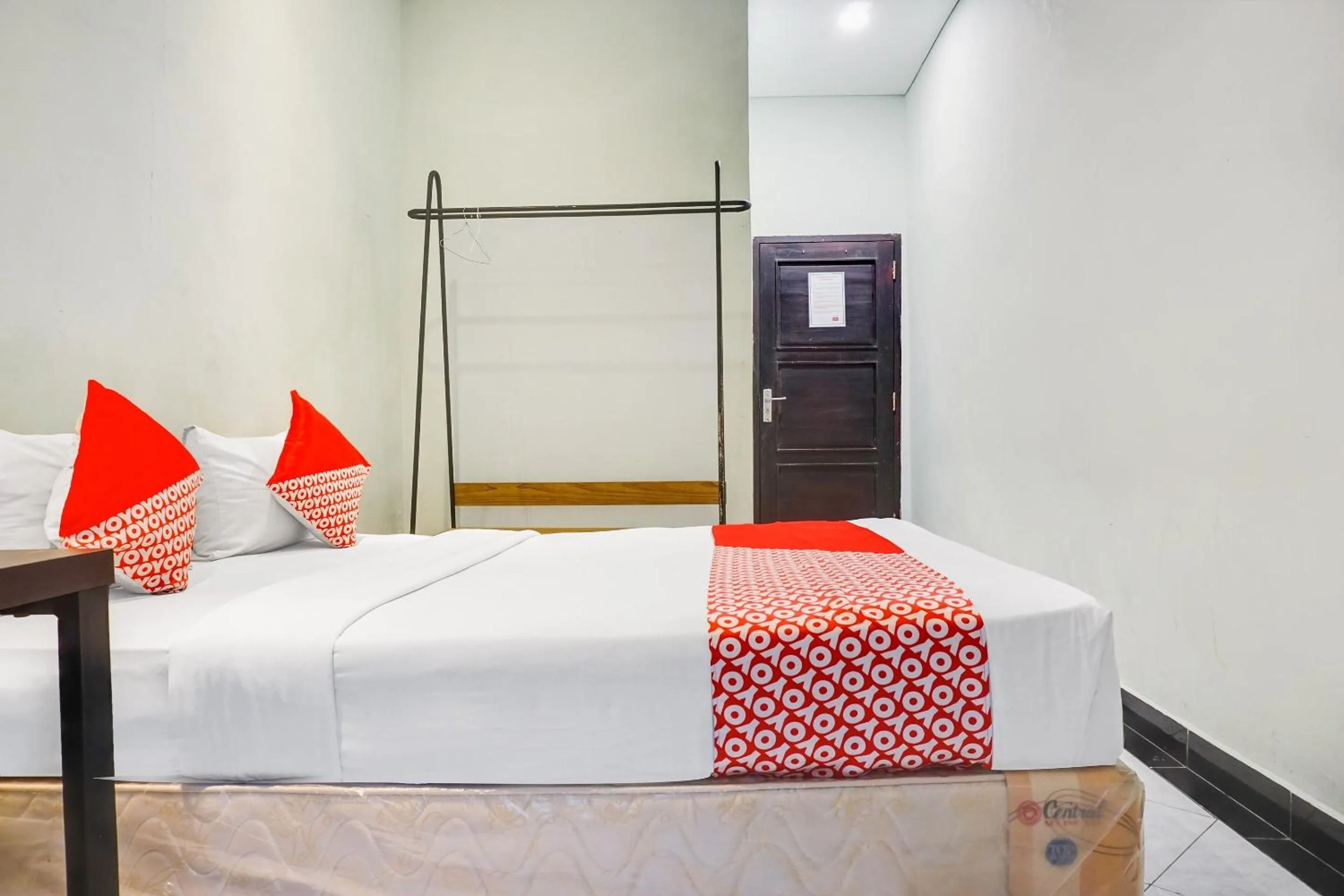 Bedroom, Bed in Hotel O Makassar near Mall Panakukkang formerly Sayang Home Stay
