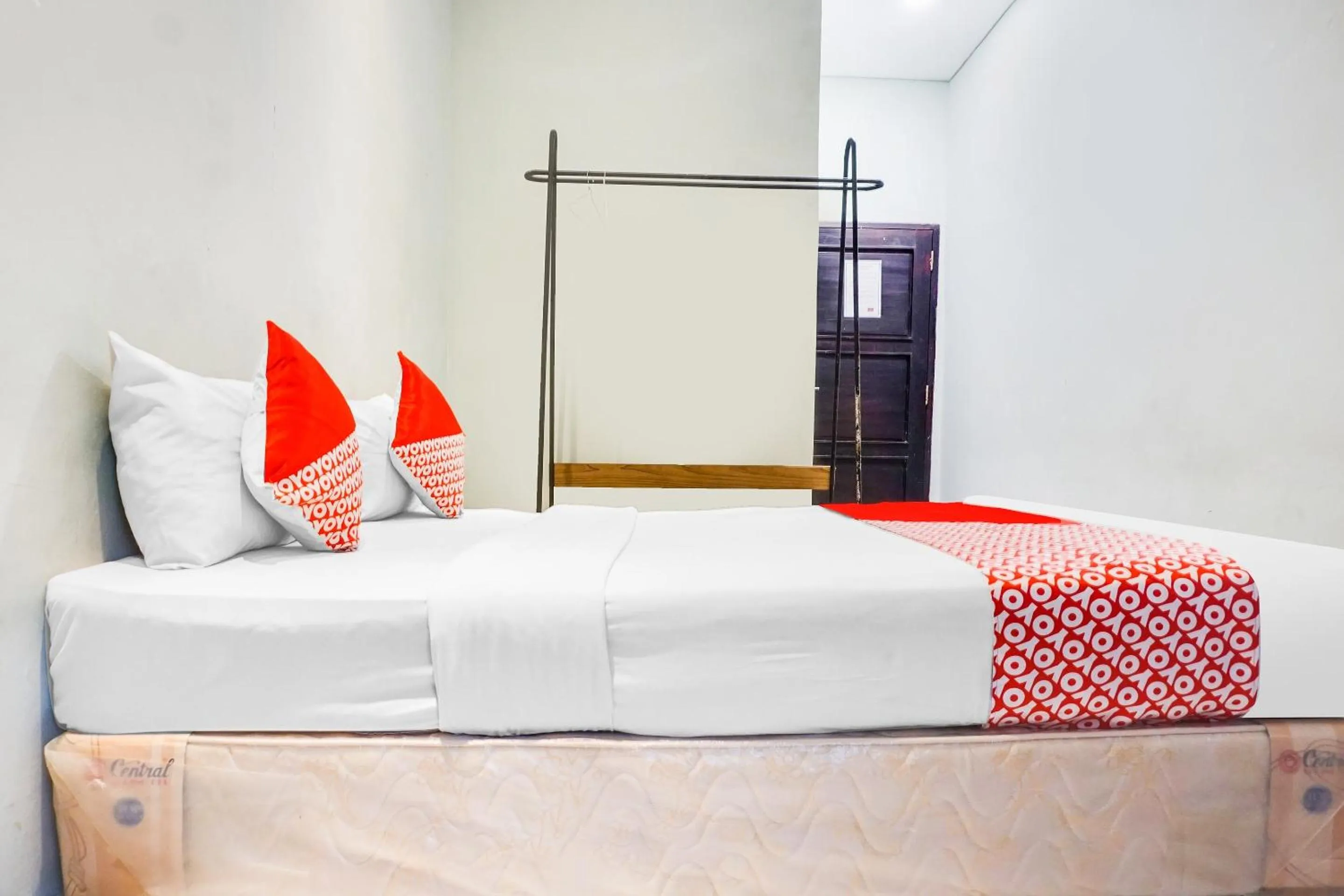 Bedroom, Bed in Hotel O Makassar near Mall Panakukkang formerly Sayang Home Stay