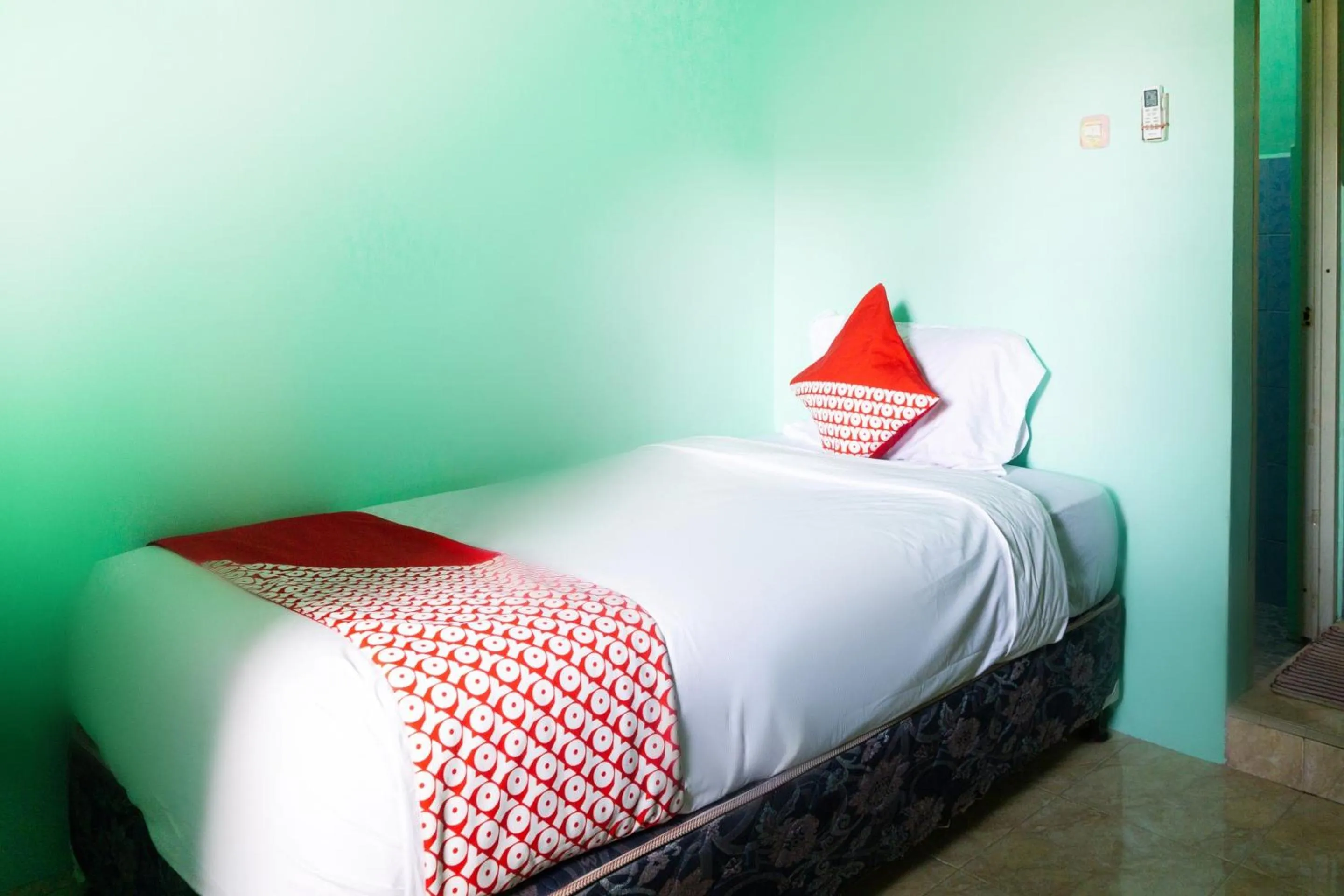 Bedroom, Bed in Hotel O Semarapura Homestay