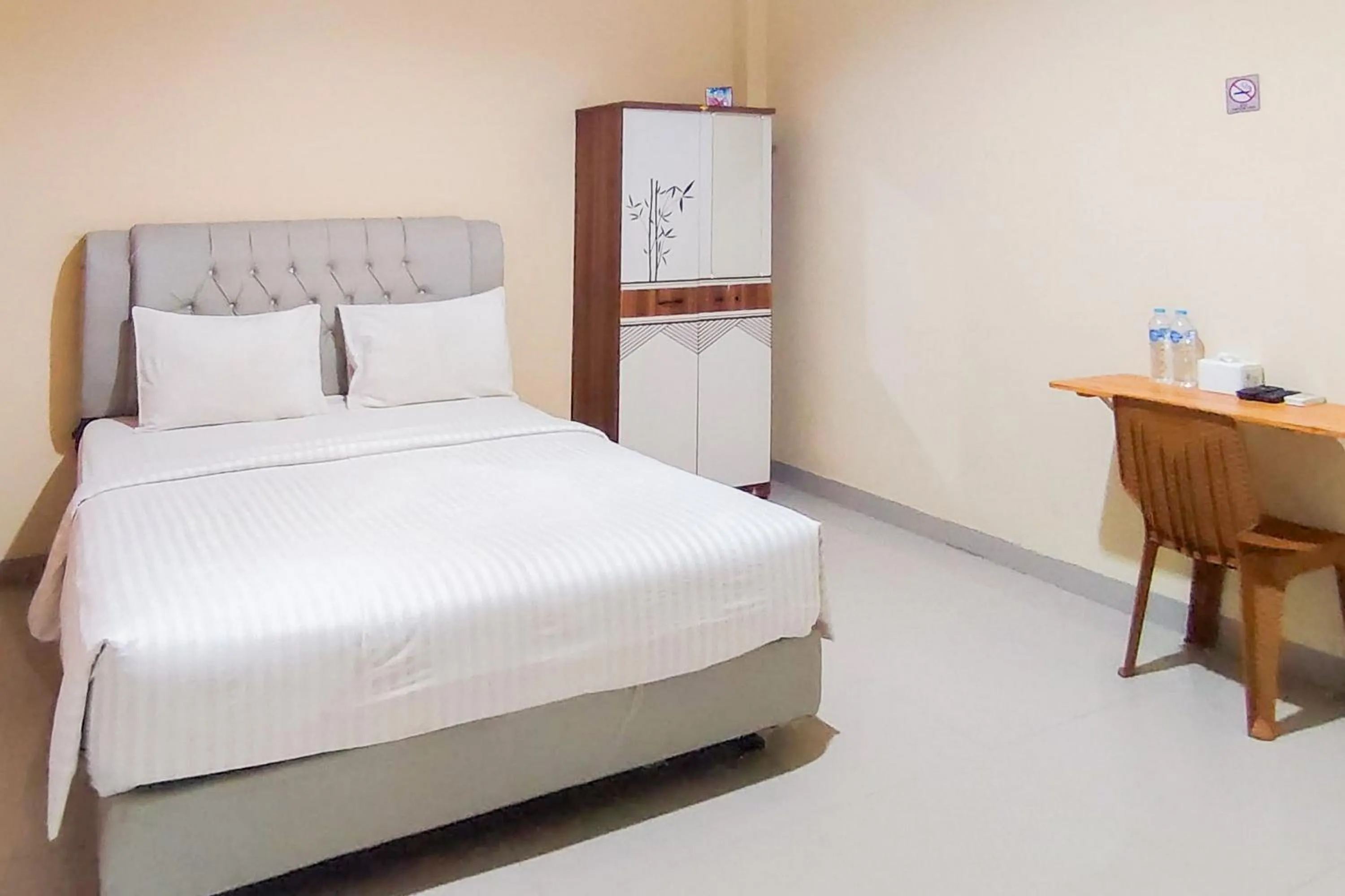 Bedroom, Bed in Urbanview Hotel Falah Residence Syariah By RedDoorz