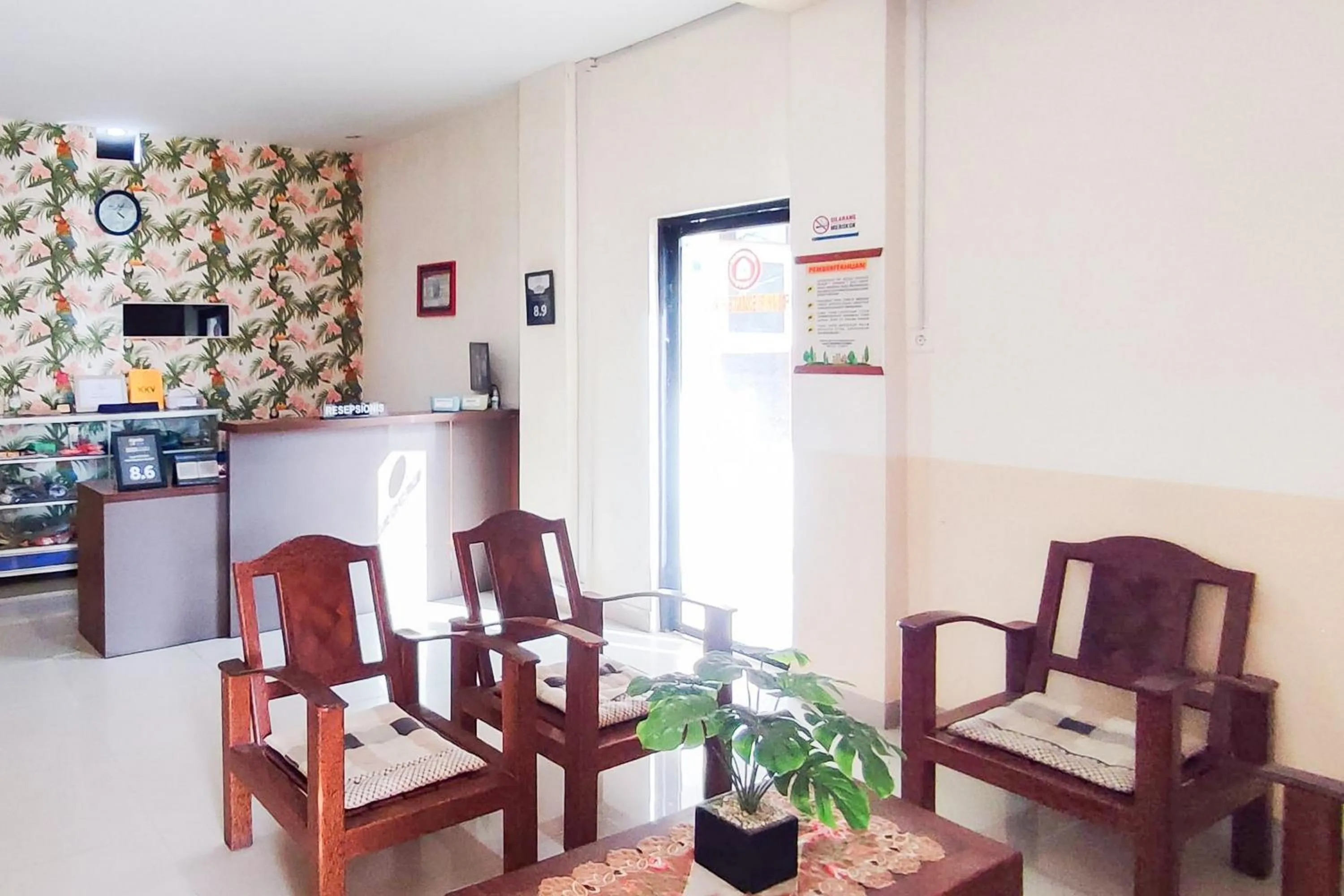 Lobby or reception in Urbanview Hotel Falah Residence Syariah By RedDoorz