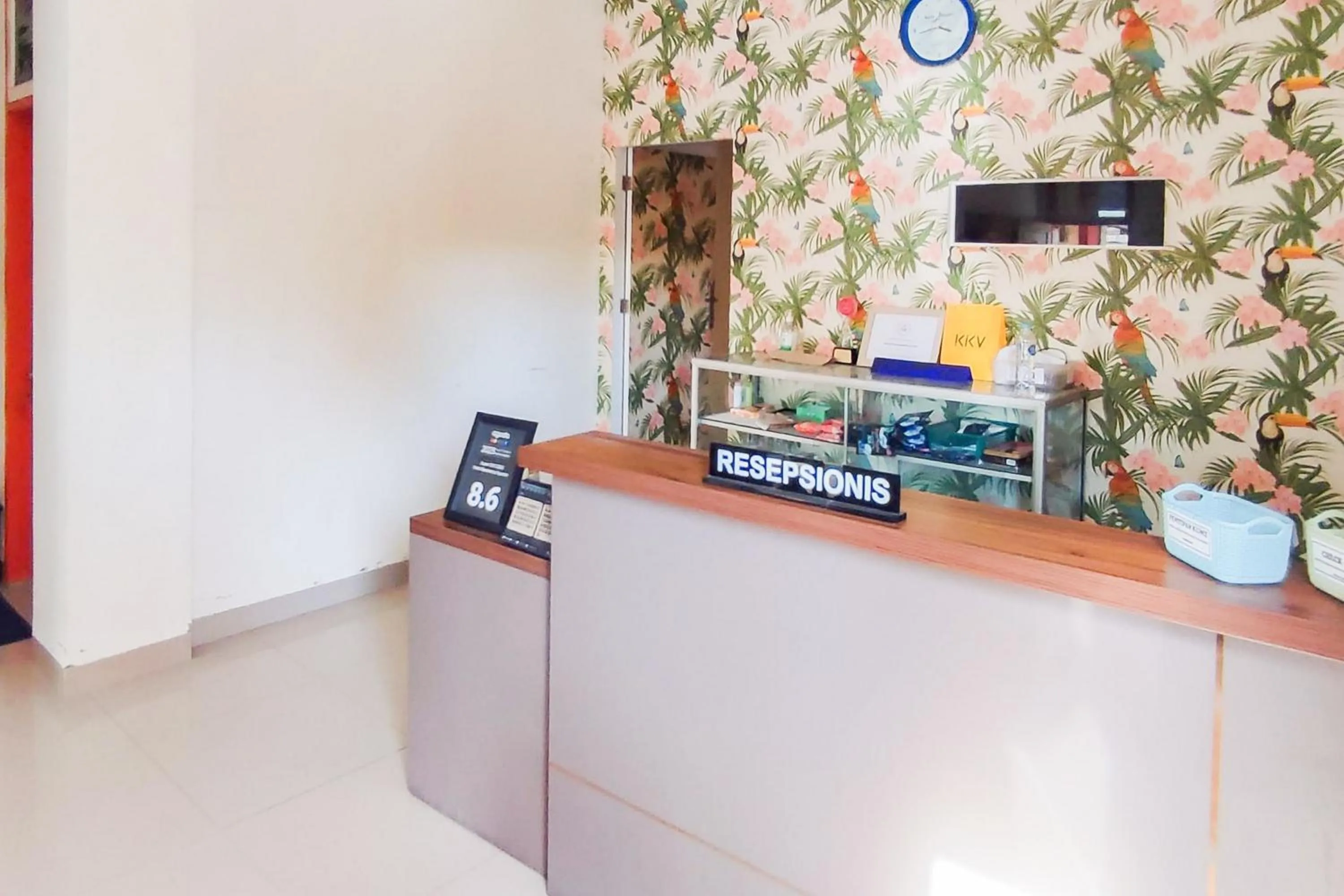 Lobby or reception in Urbanview Hotel Falah Residence Syariah By RedDoorz