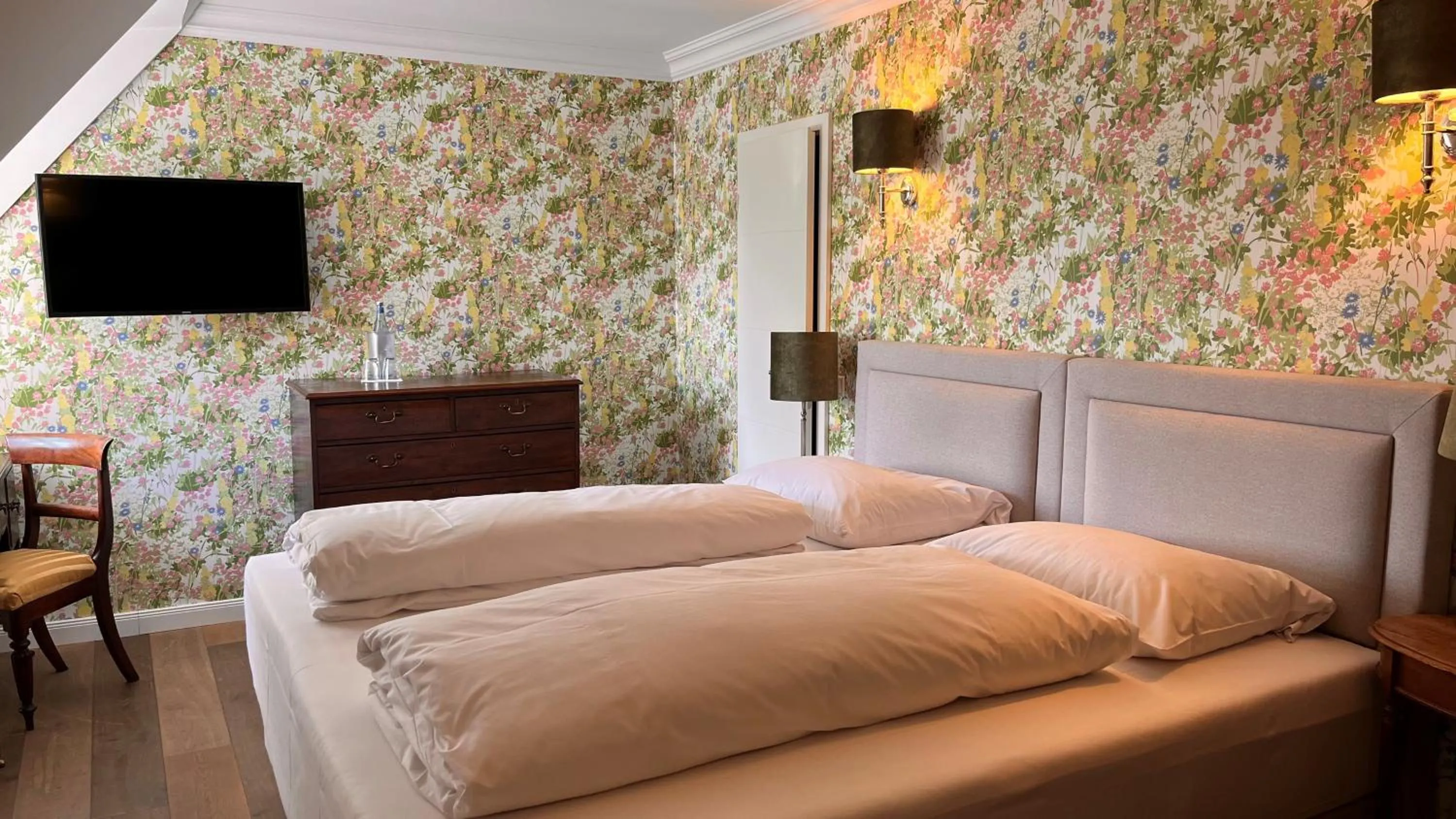 Bed in Hotel Ashley's Garden