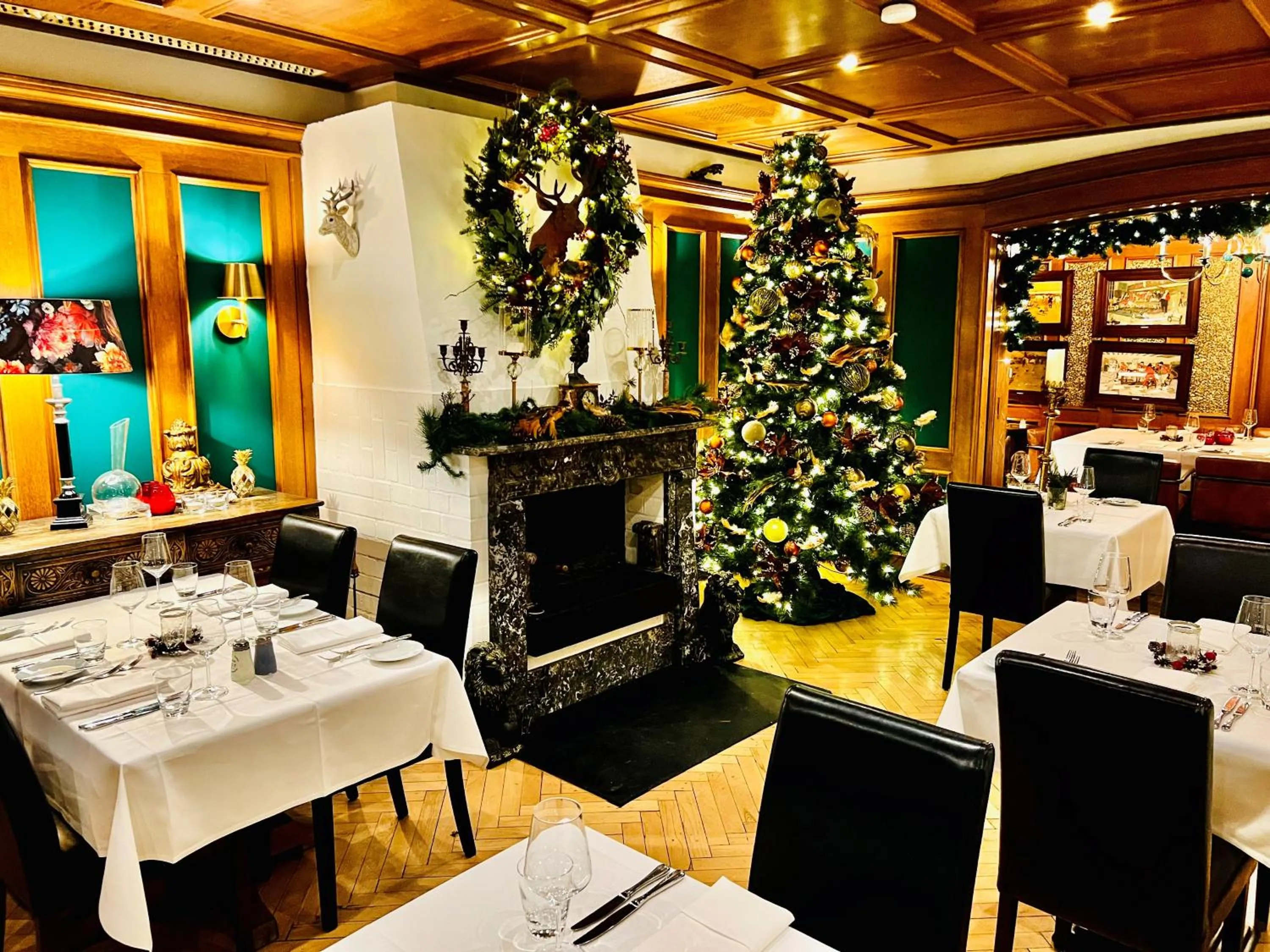 Restaurant/places to eat in Hotel Ashley's Garden