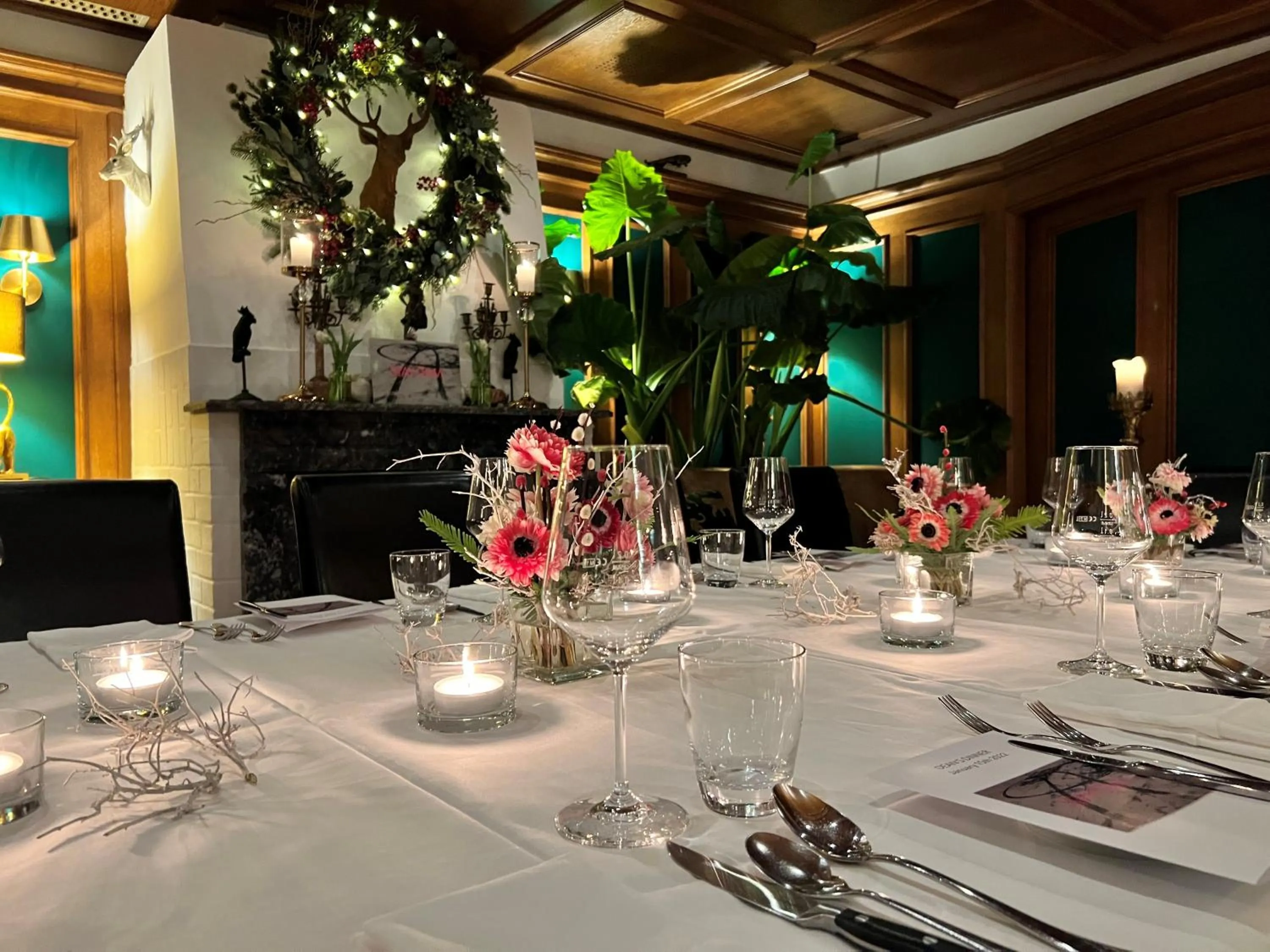 Restaurant/places to eat in Hotel Ashley's Garden