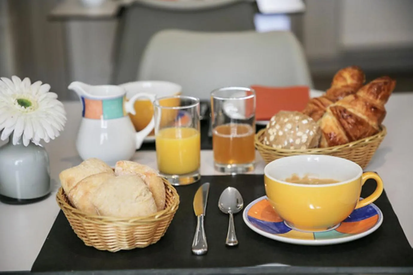 Breakfast in Logis Hôtel Le Pélican & son restaurant