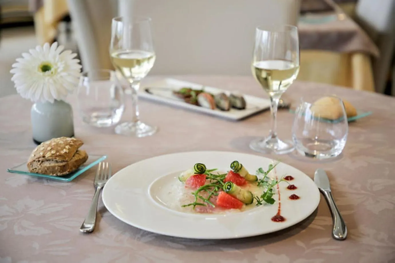 Restaurant/places to eat in Logis Hôtel Le Pélican & son restaurant