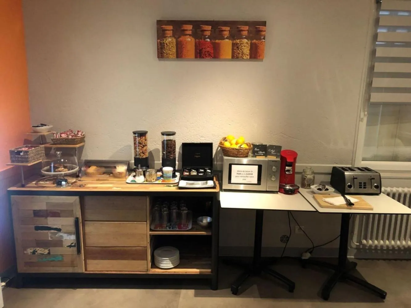 Buffet breakfast in Logis Hôtel Le Pélican & son restaurant