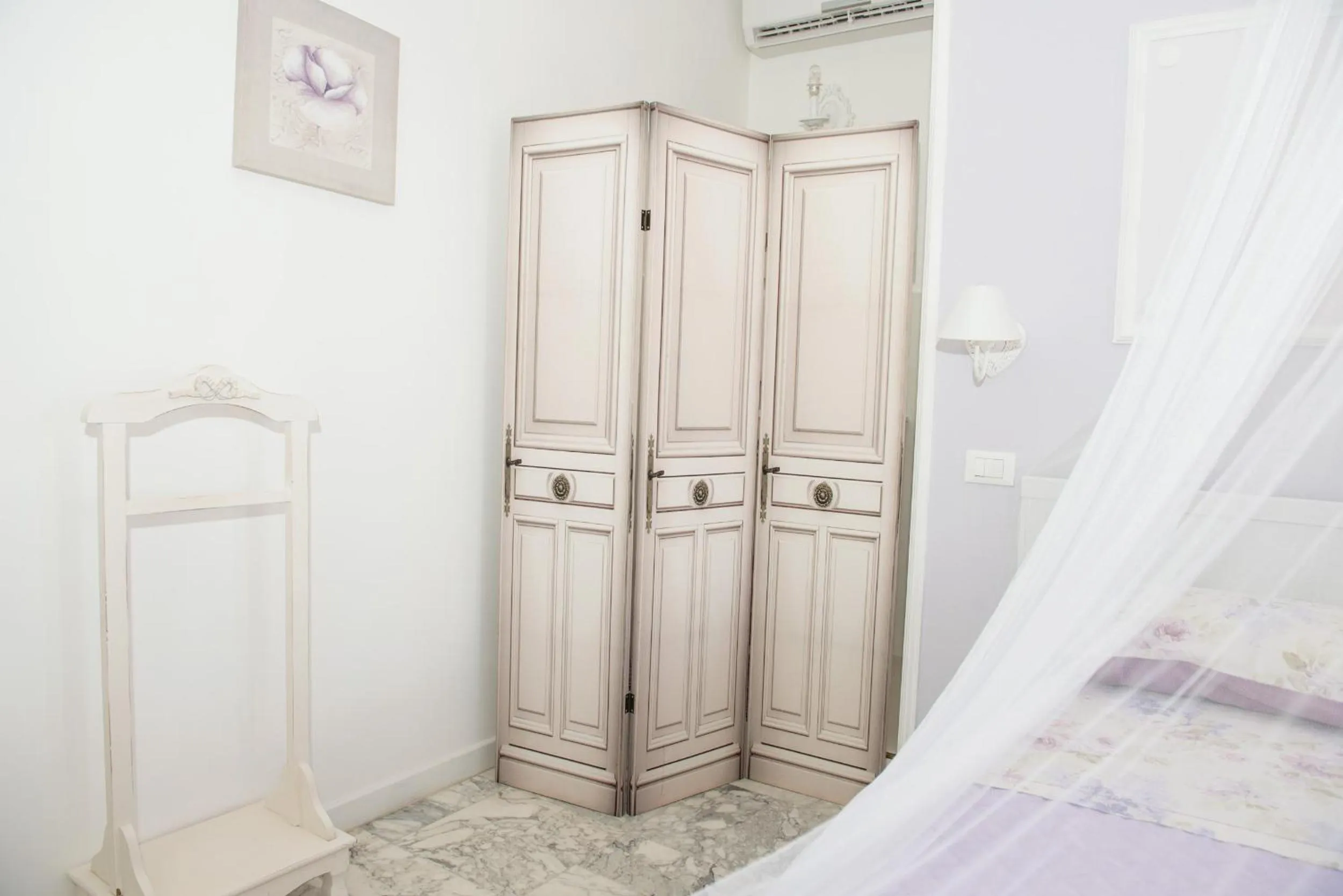 Decorative detail, Bed in I Citri