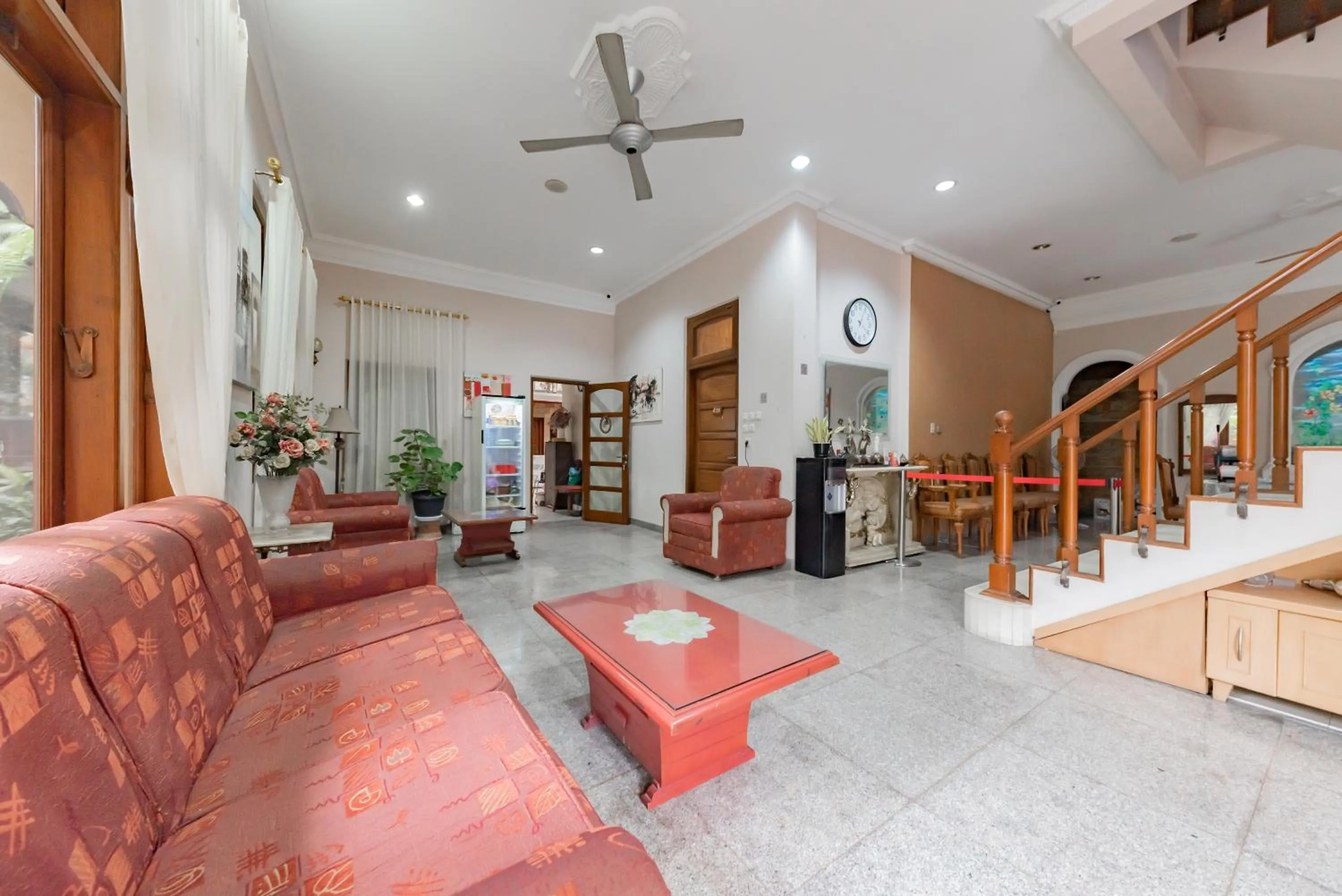 Lobby or reception in Urbanview Hotel Villa Surya Bandung