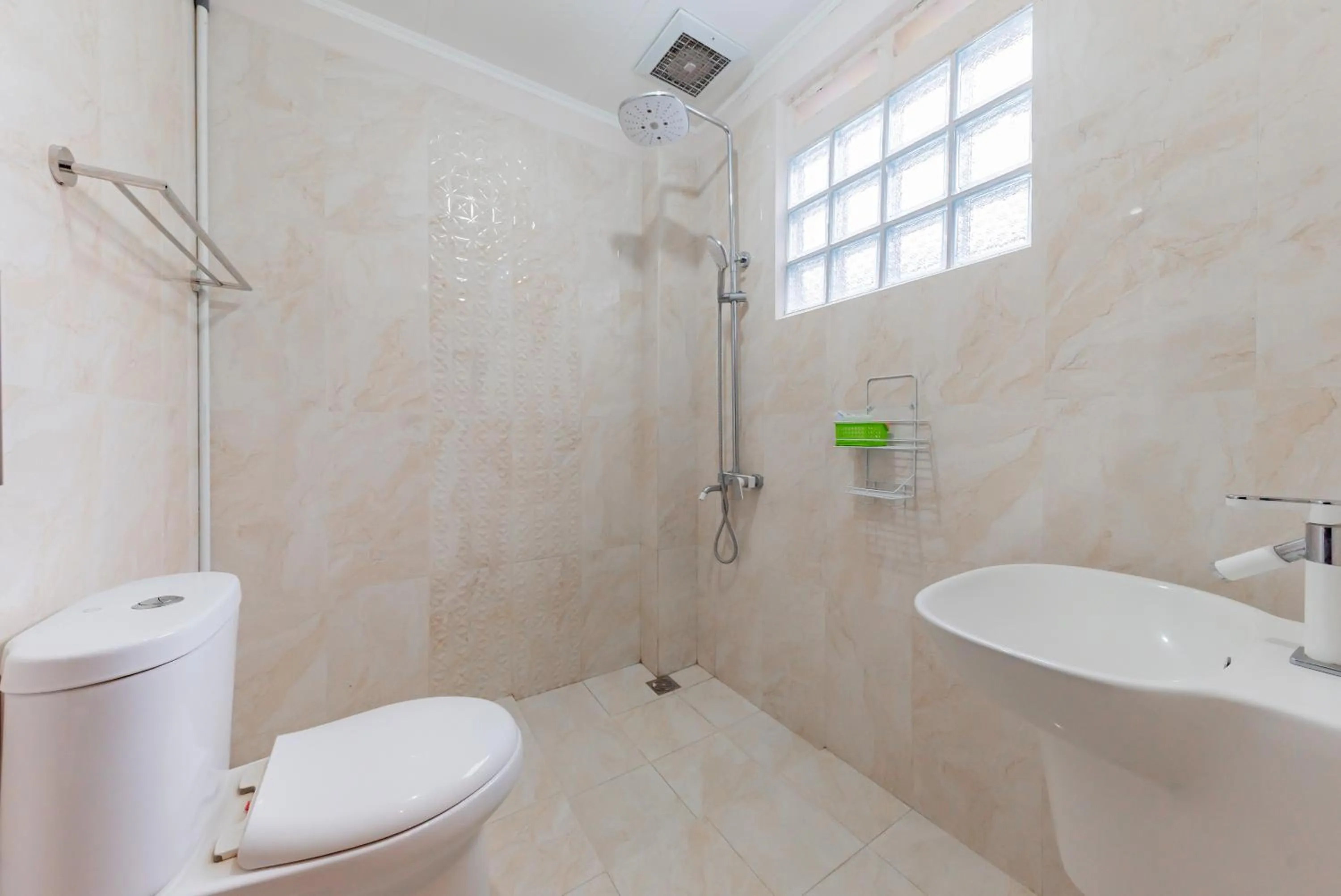 Bathroom in Urbanview Hotel Villa Surya Bandung