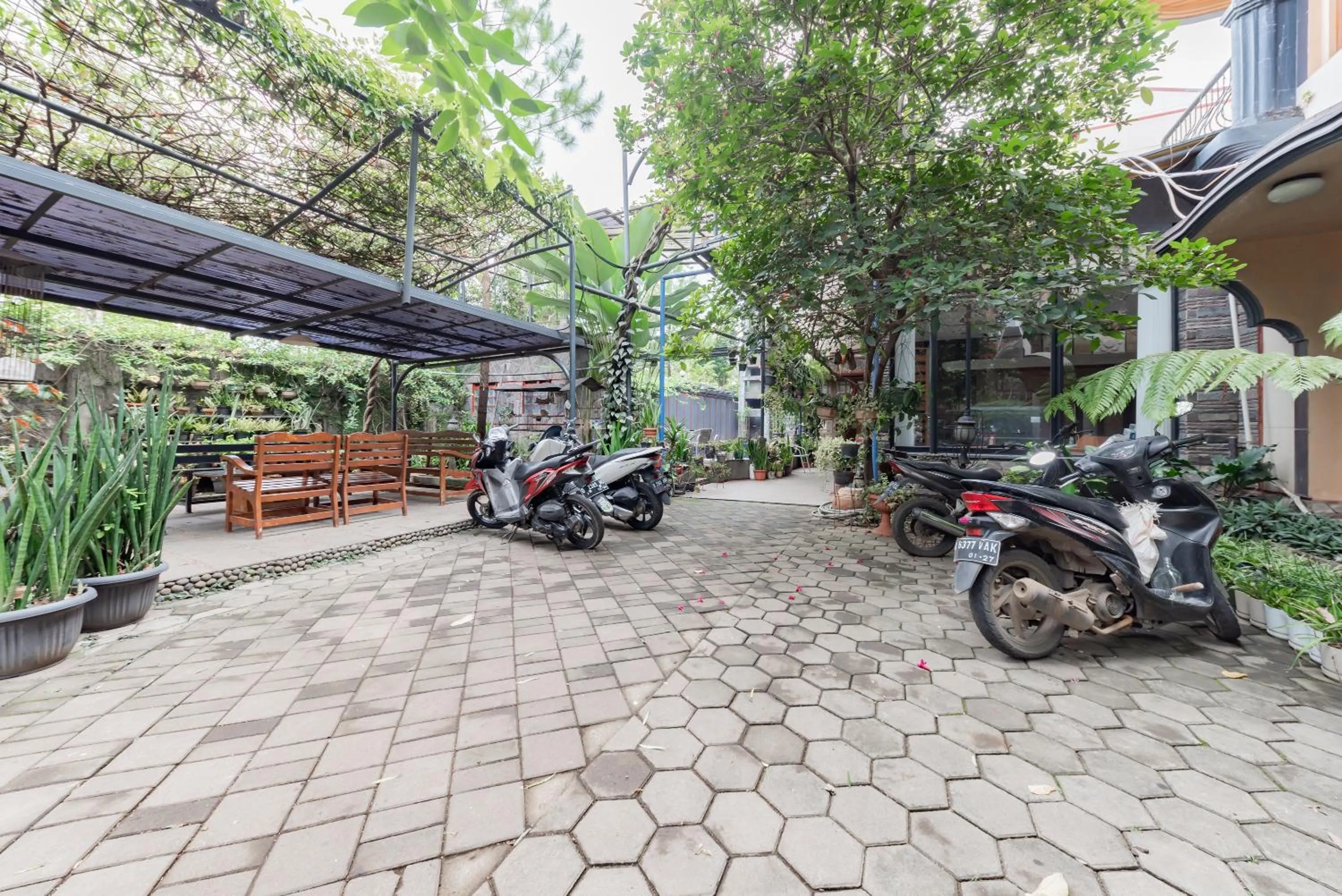 Garden in Urbanview Hotel Villa Surya Bandung