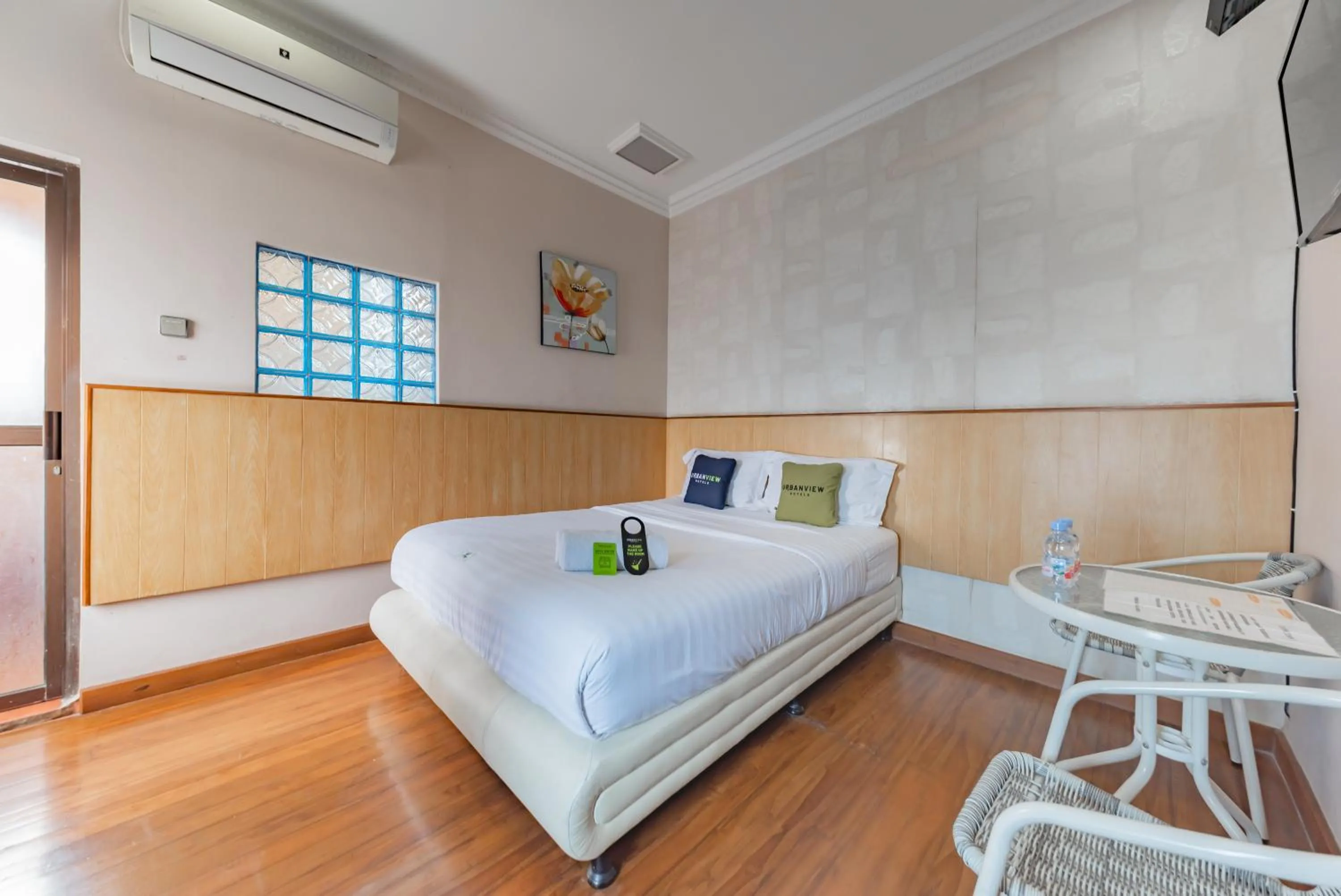 Bedroom, Bed in Urbanview Hotel Villa Surya Bandung