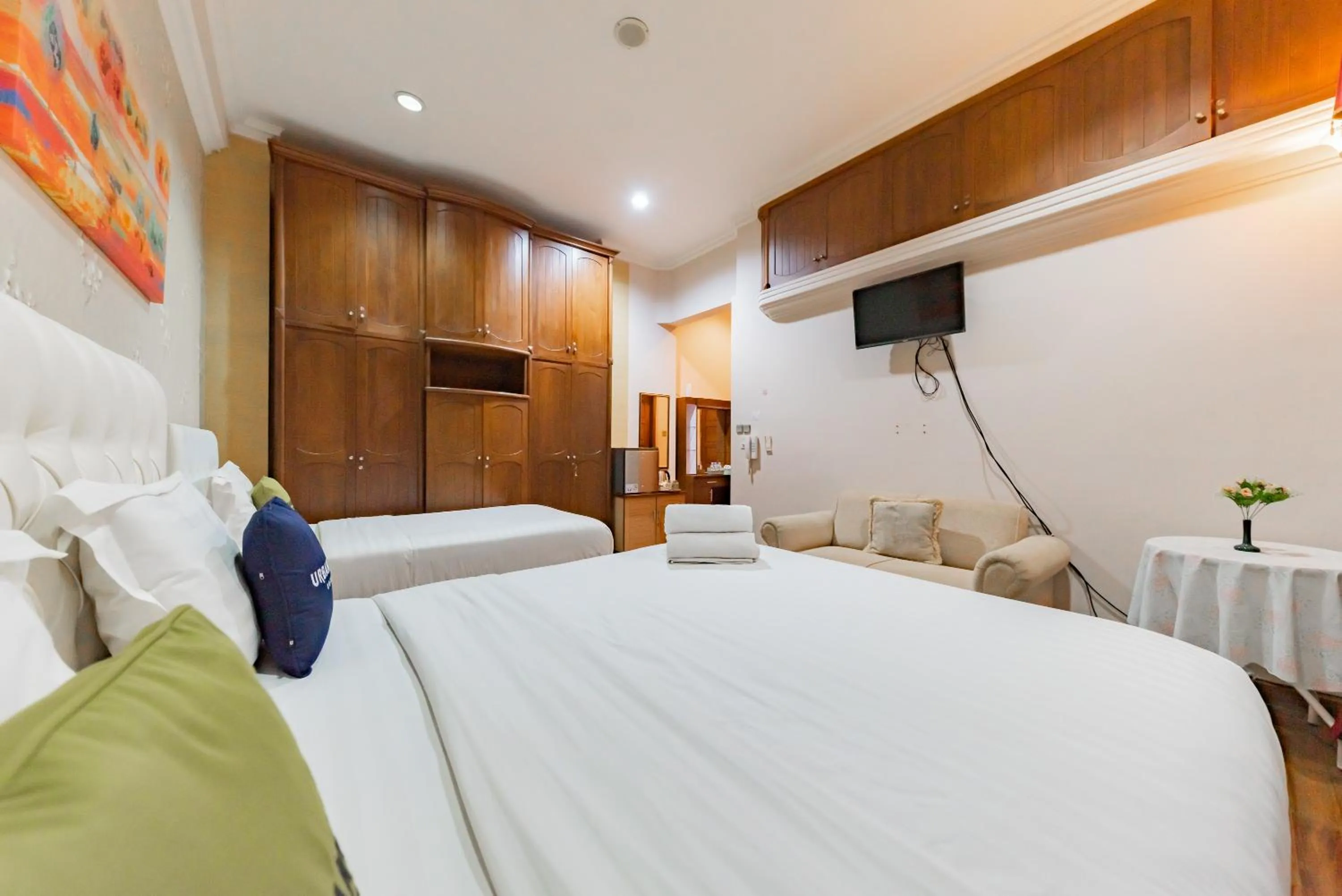 Bedroom, Bed in Urbanview Hotel Villa Surya Bandung