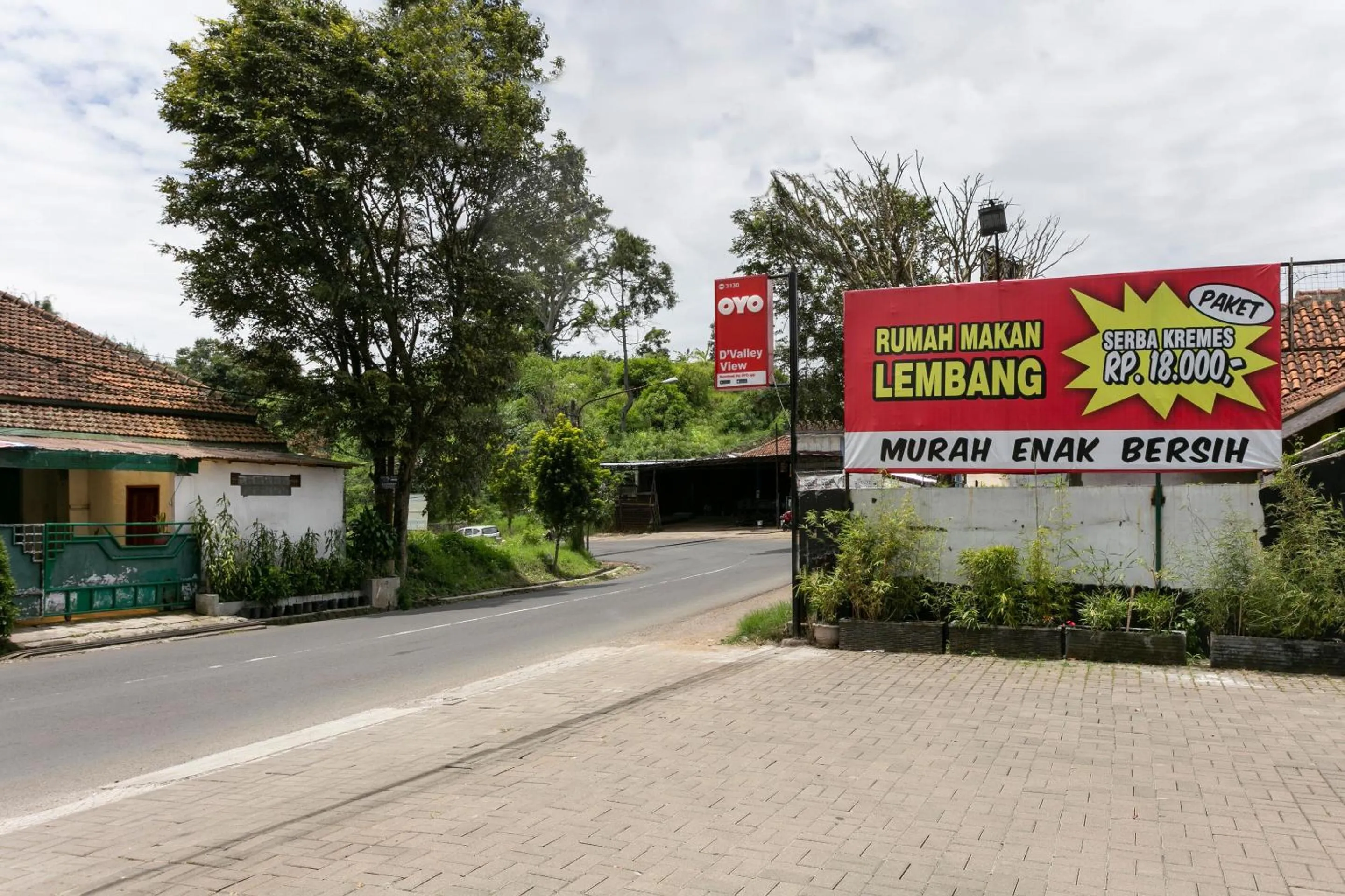 Facade/entrance in Collection O 3130 D'Valley View