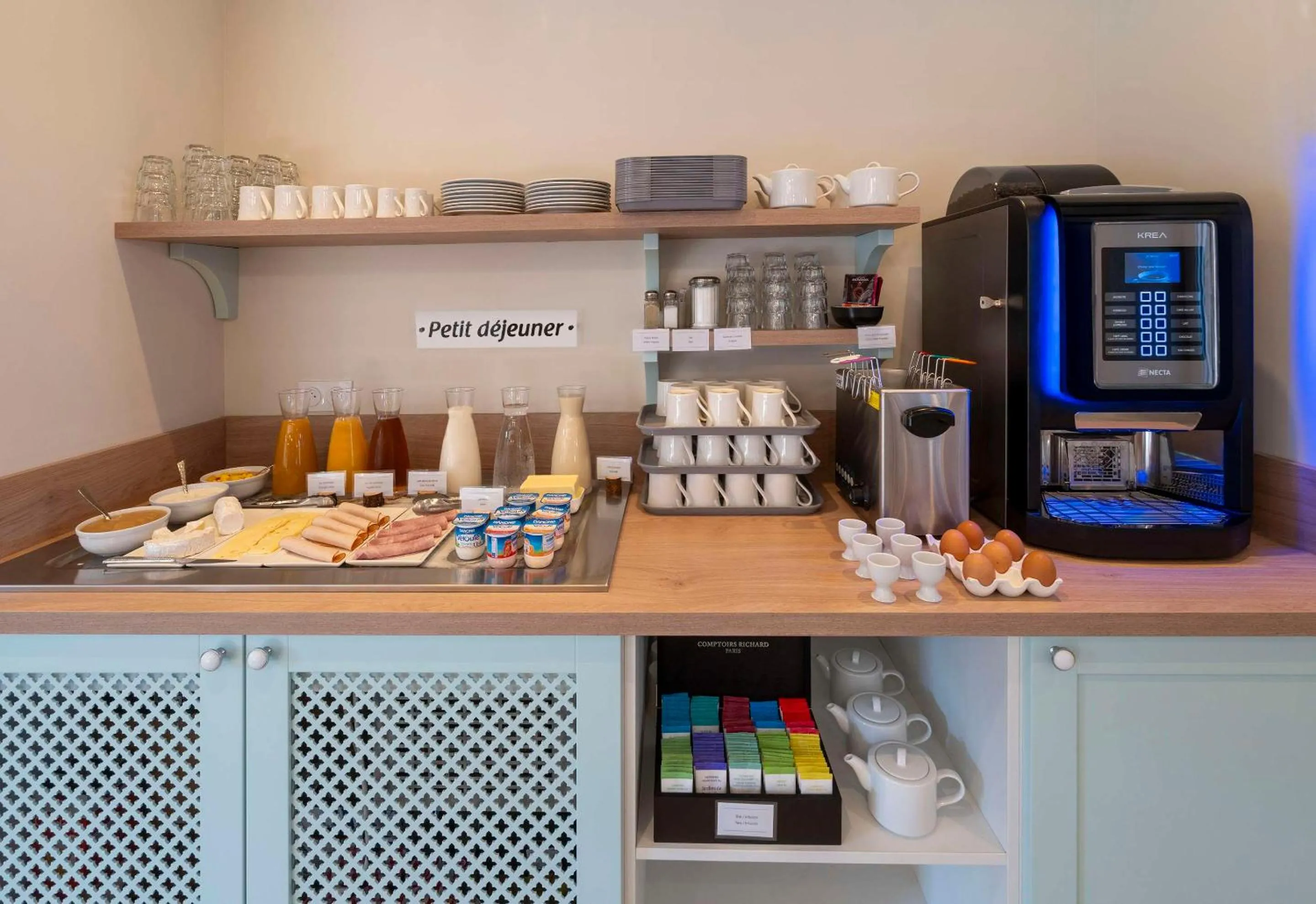 Food and drinks in Hôtel Le Galion