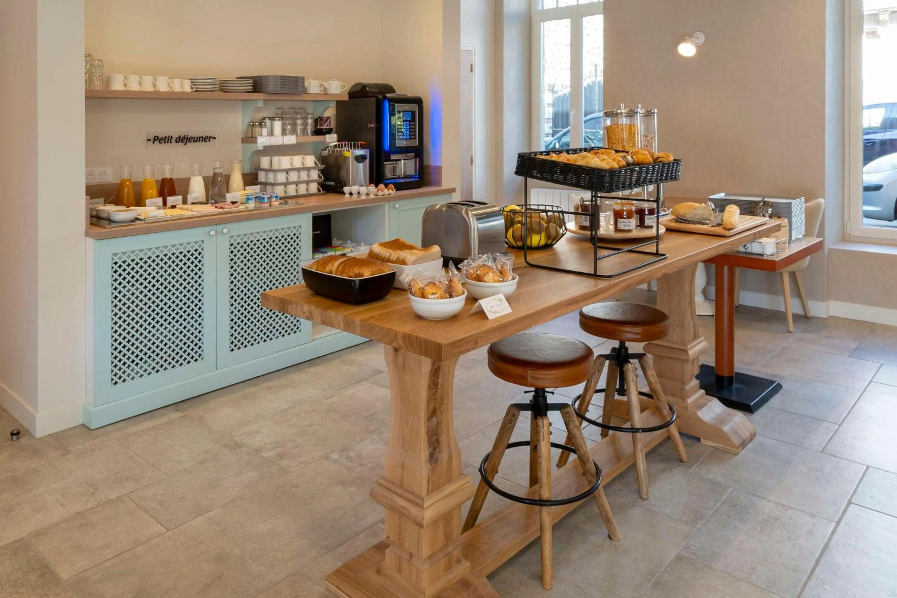 Breakfast in Hôtel Le Galion