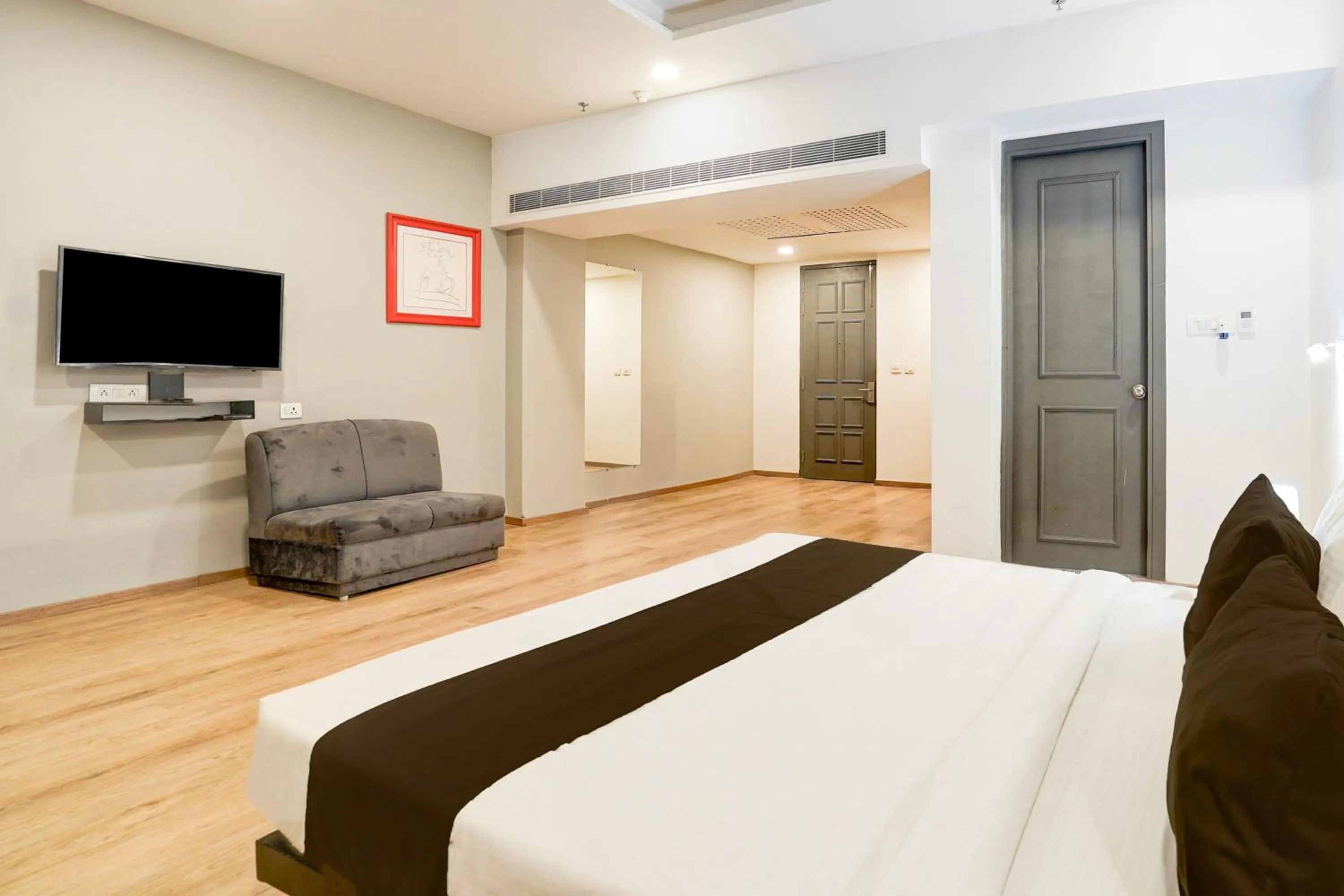 Bedroom, Bed in Super Townhouse Gomti Nagar Matiyari