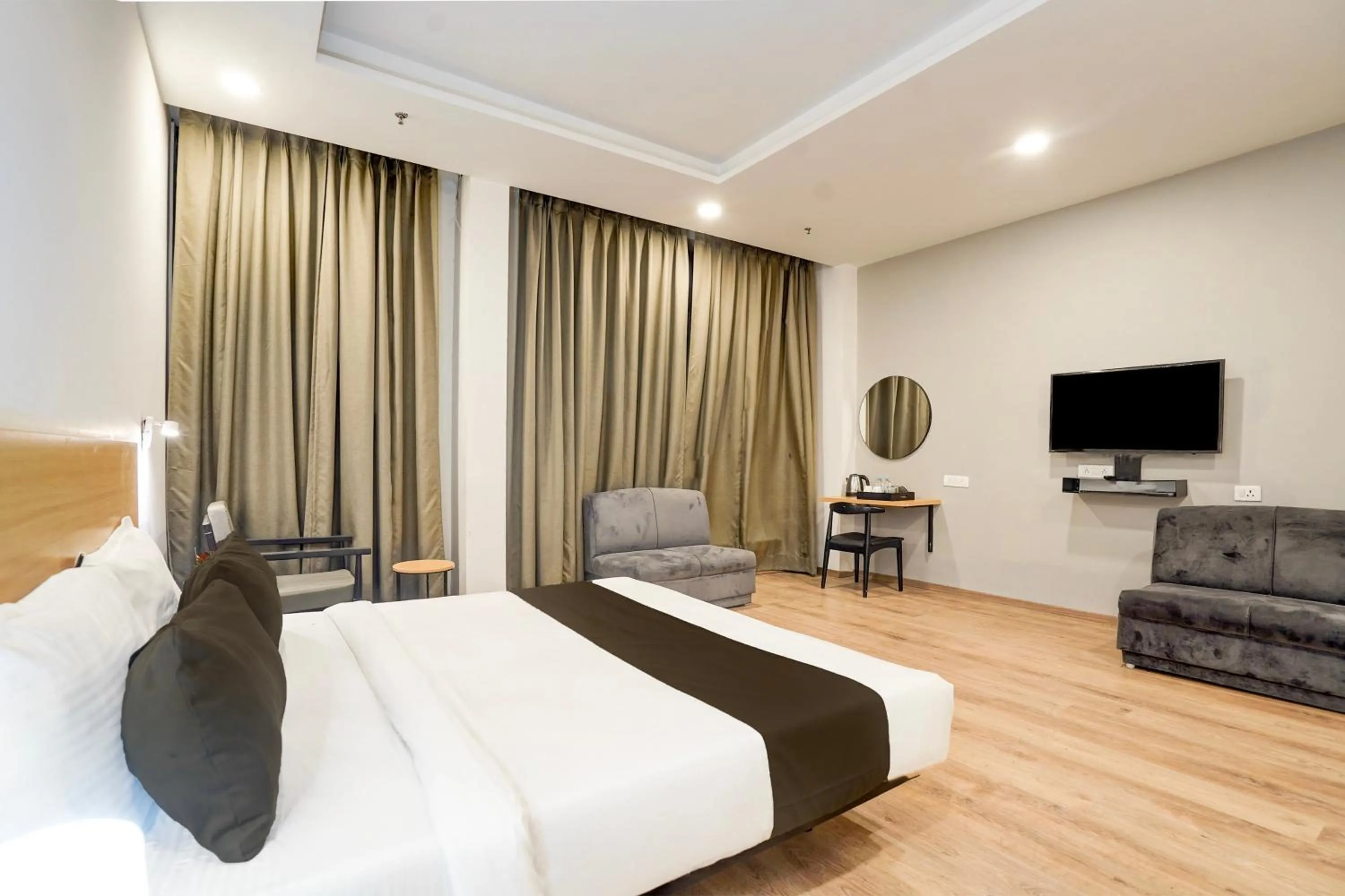 Bedroom, Bed in Super Townhouse Gomti Nagar Matiyari