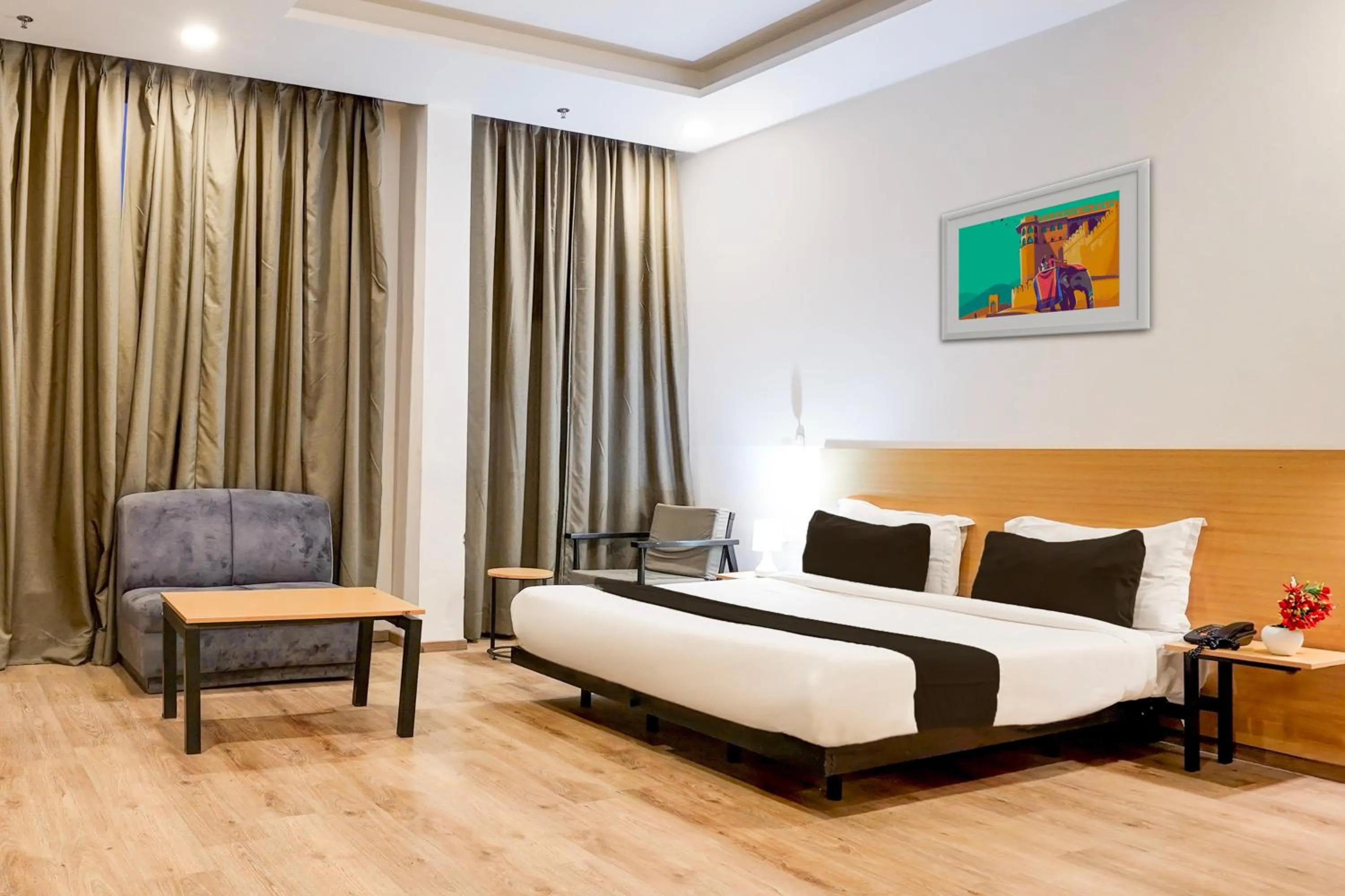 Bedroom, Bed in Super Townhouse Gomti Nagar Matiyari