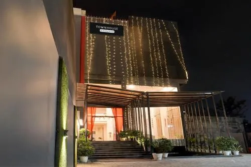 Super Townhouse Gomti Nagar Matiyari