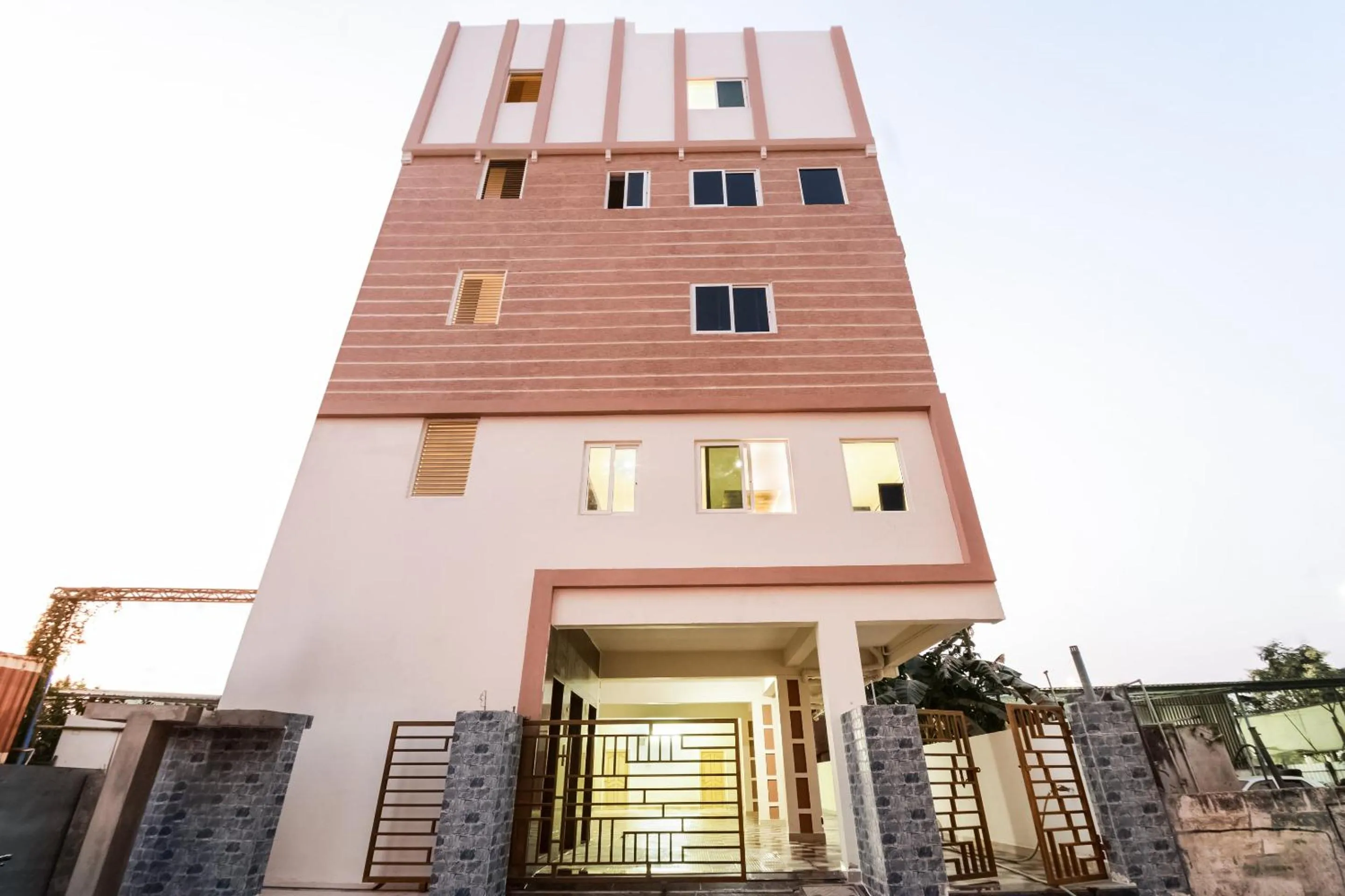 Facade/entrance in Hotel O CJ Inn