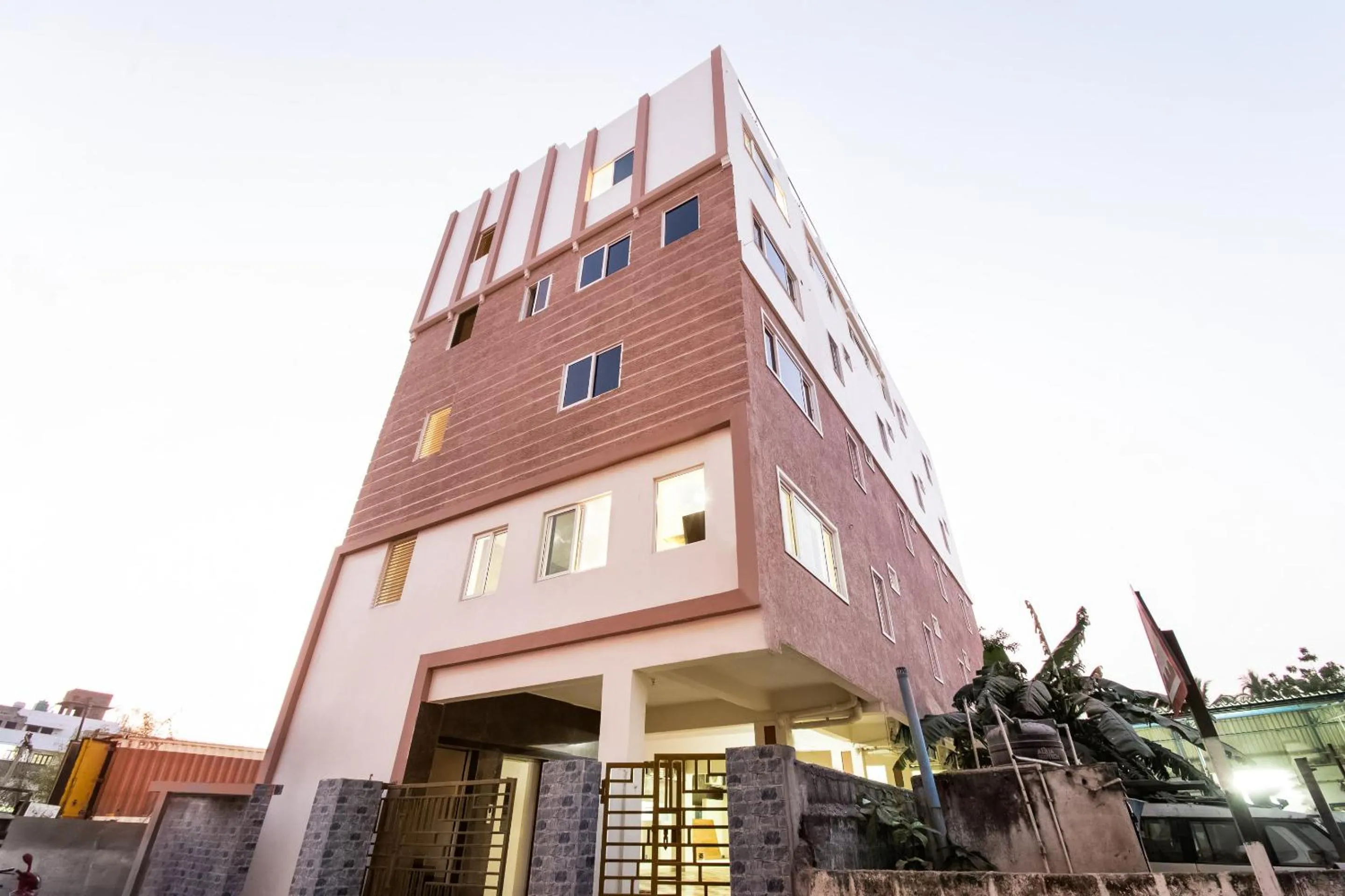 Facade/entrance in Hotel O CJ Inn