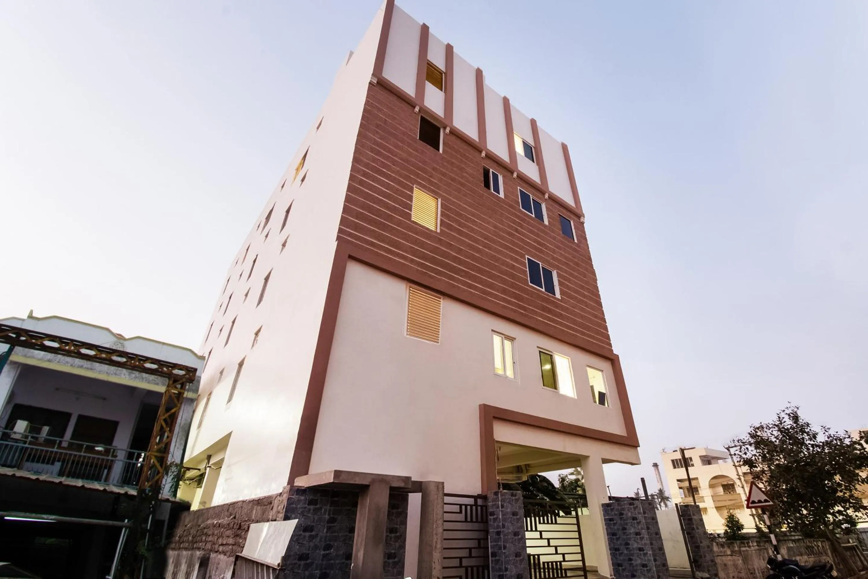 Facade/entrance in Hotel O CJ Inn