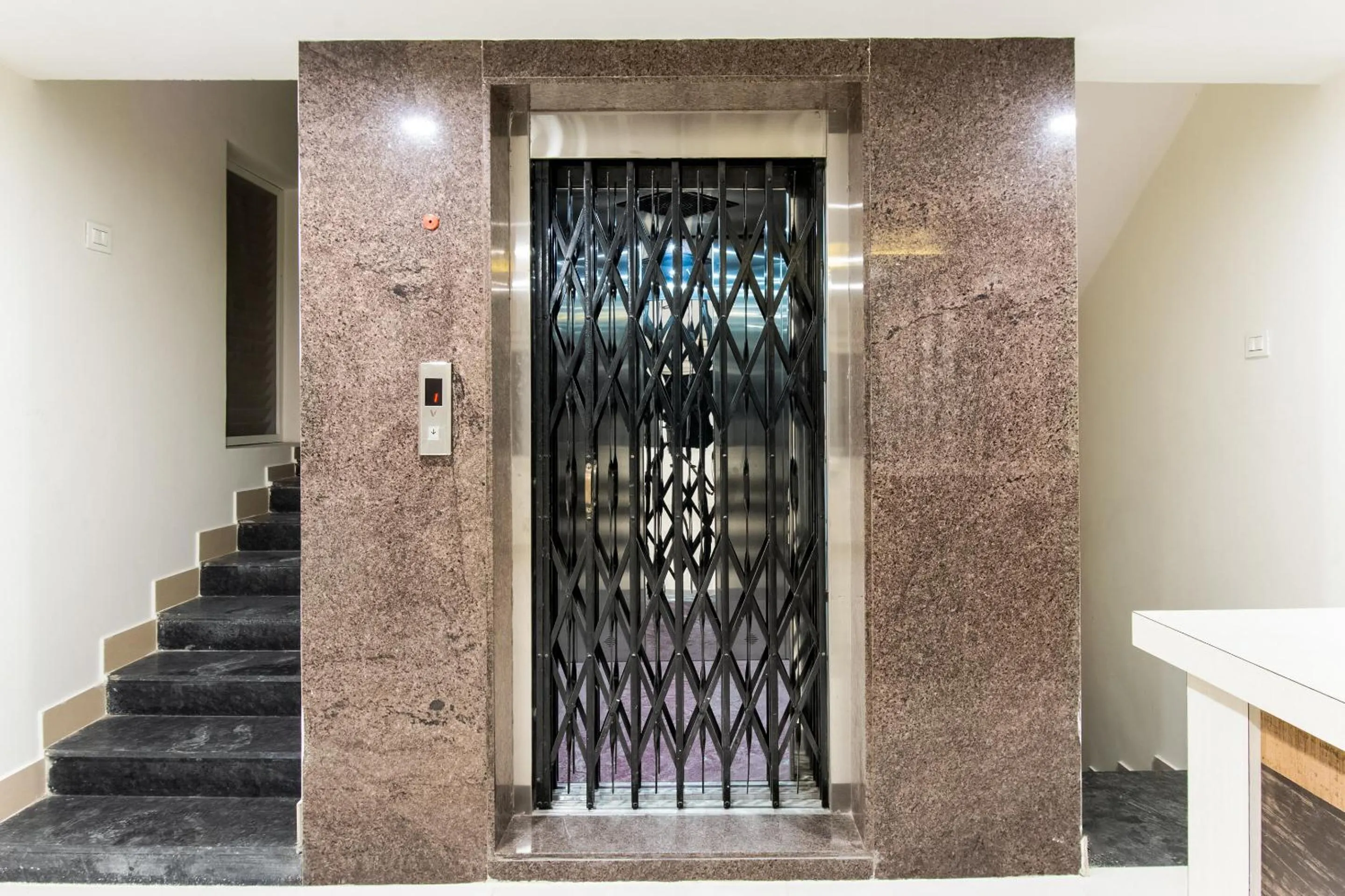 Facade/entrance in Hotel O CJ Inn