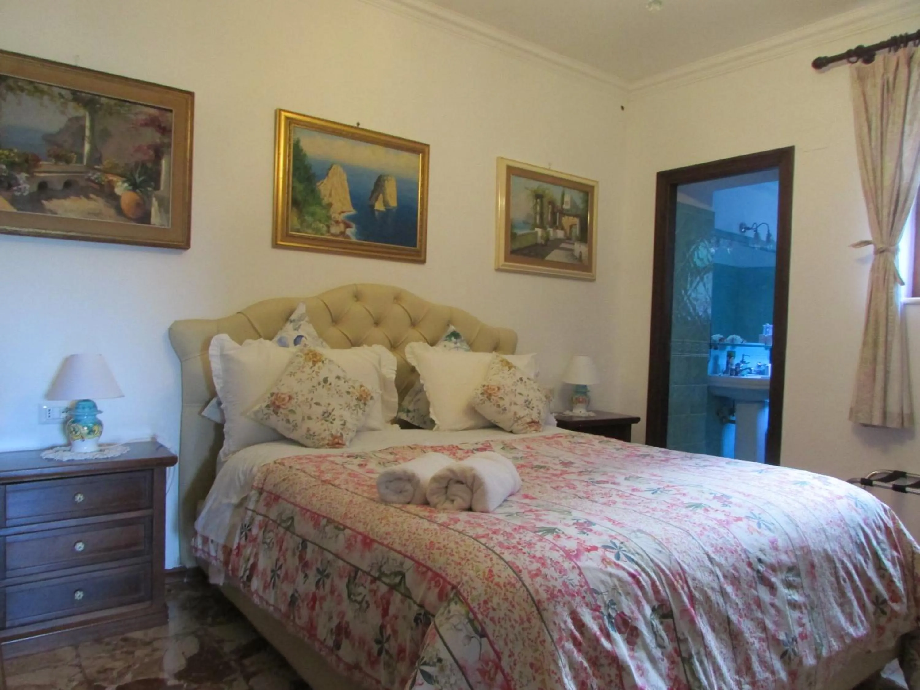 View (from property/room), Bed in Casa Palazzo a Mare