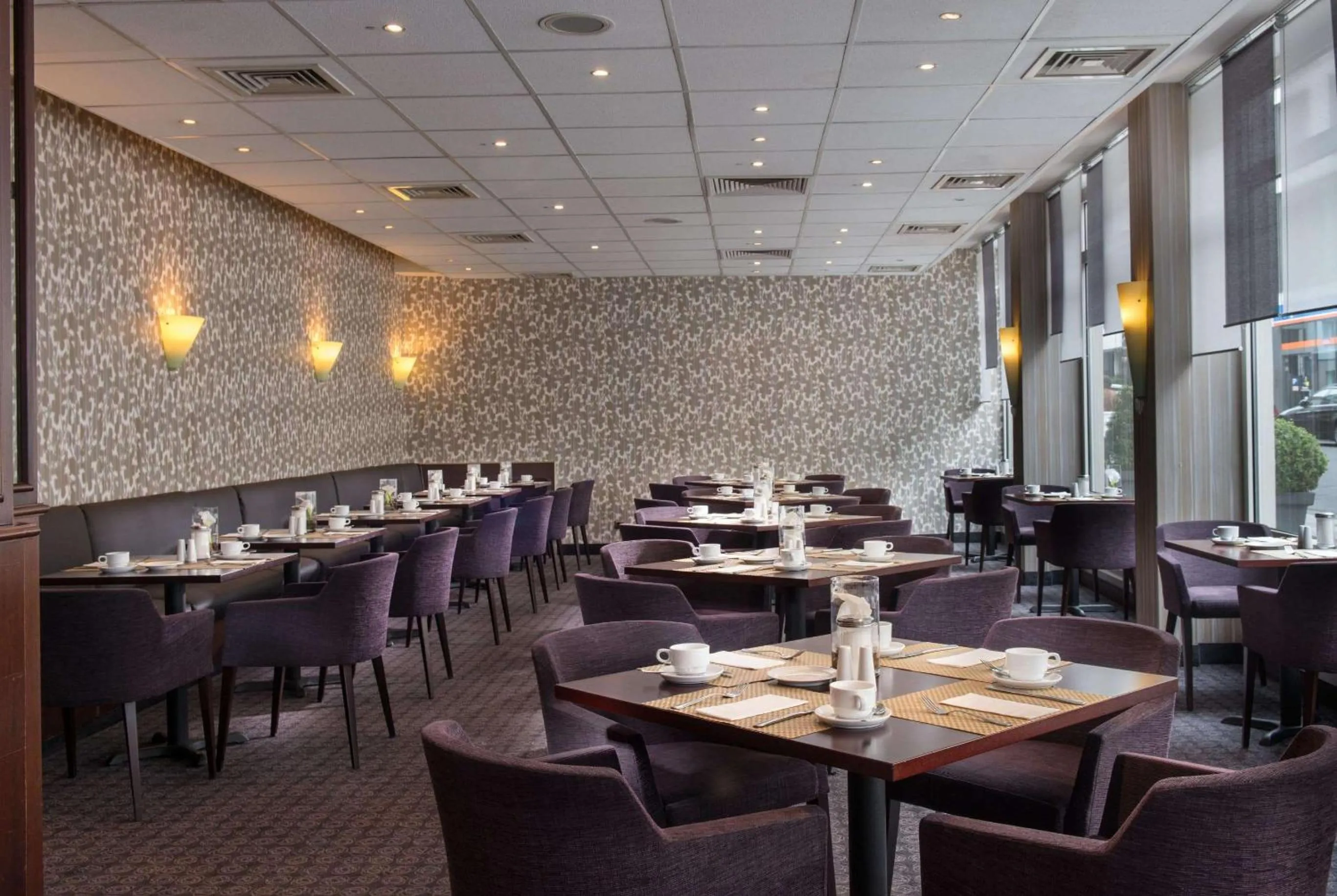 Restaurant/places to eat in Wyndham Köln