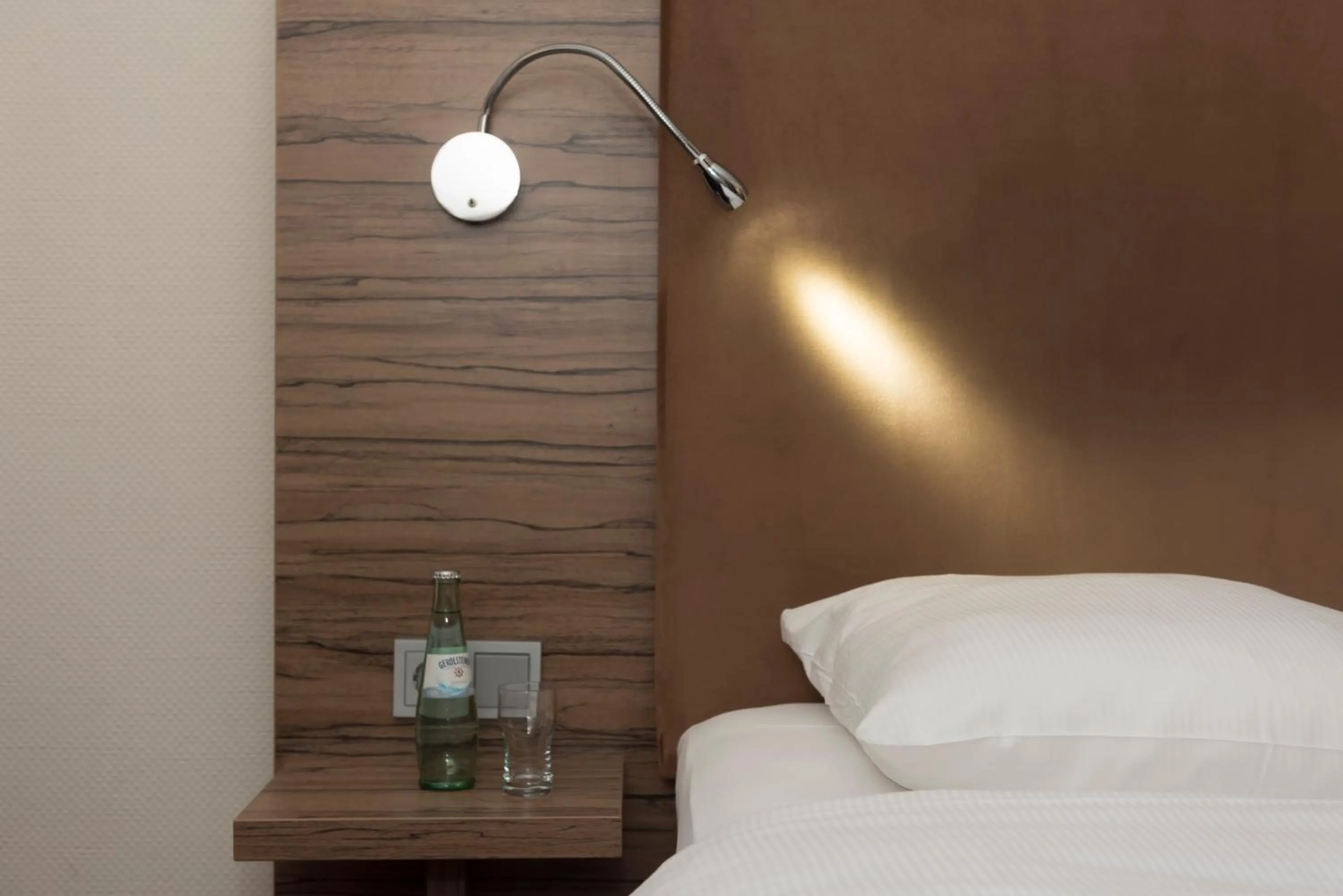 Bedroom in Wyndham Köln