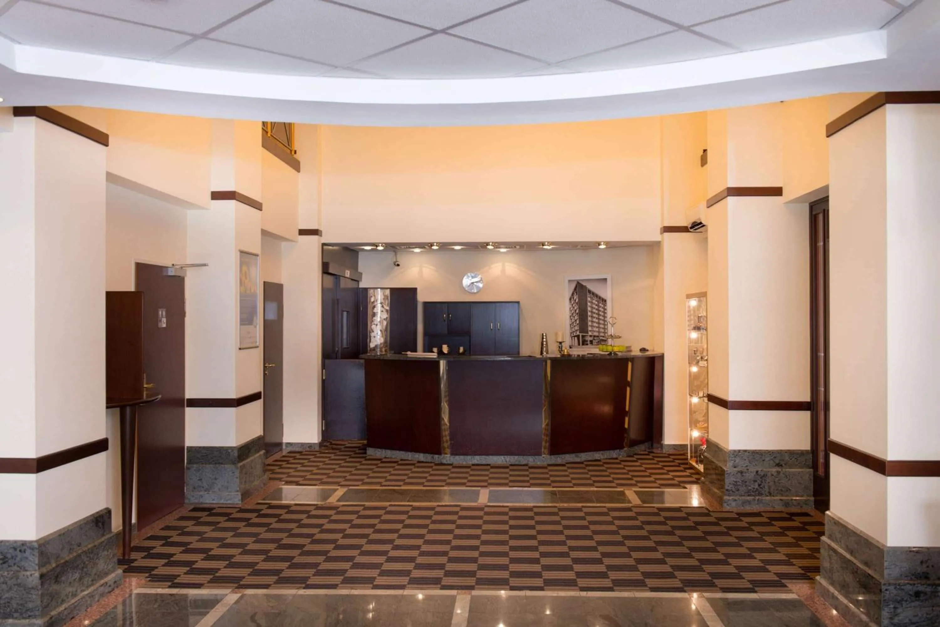 Lobby or reception in Wyndham Köln