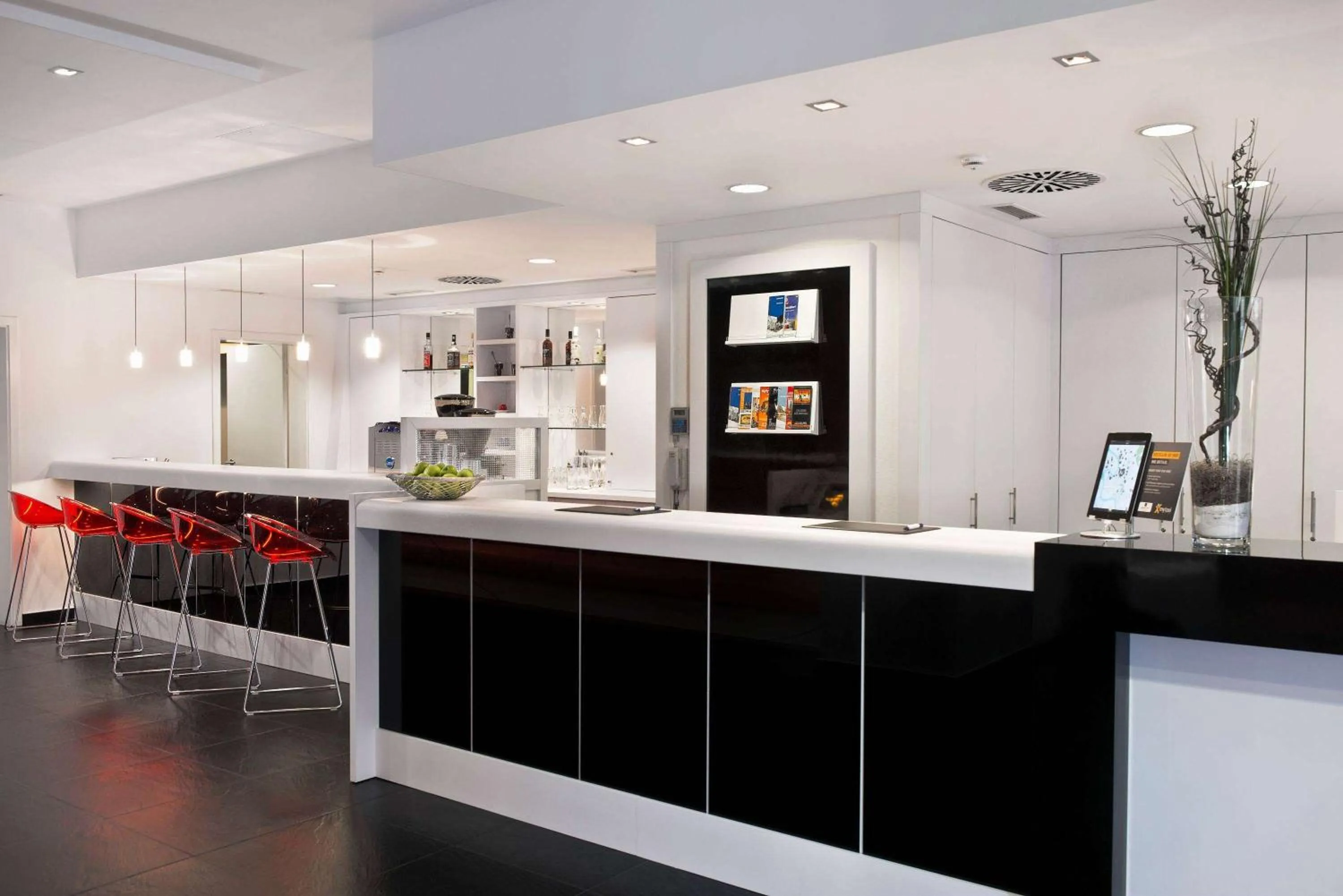 Lounge or bar in Wyndham Garden Duesseldorf City Centre Koenigsallee