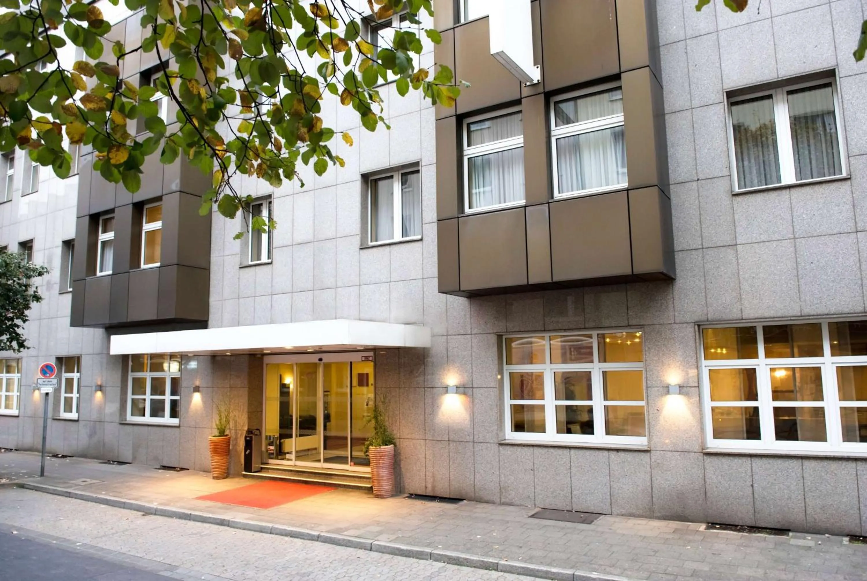 Property building in Wyndham Garden Duesseldorf City Centre Koenigsallee