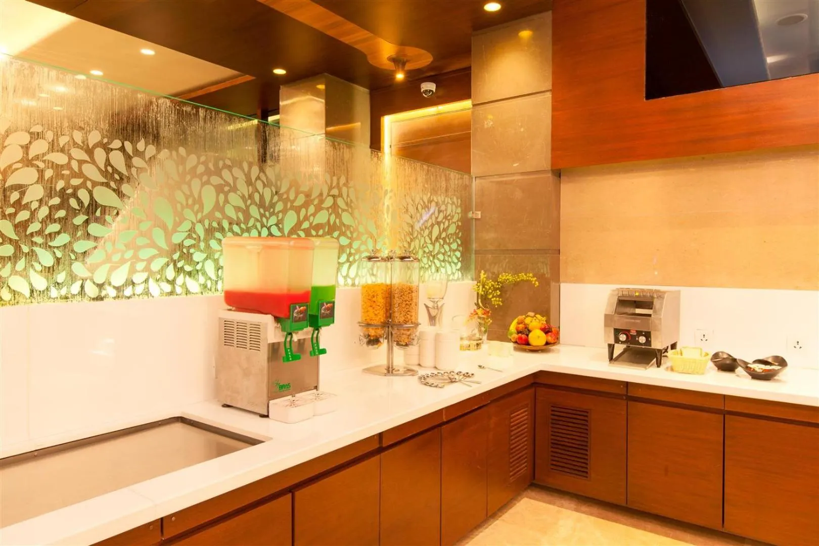 Restaurant/places to eat in Hotel Cosmopolitan