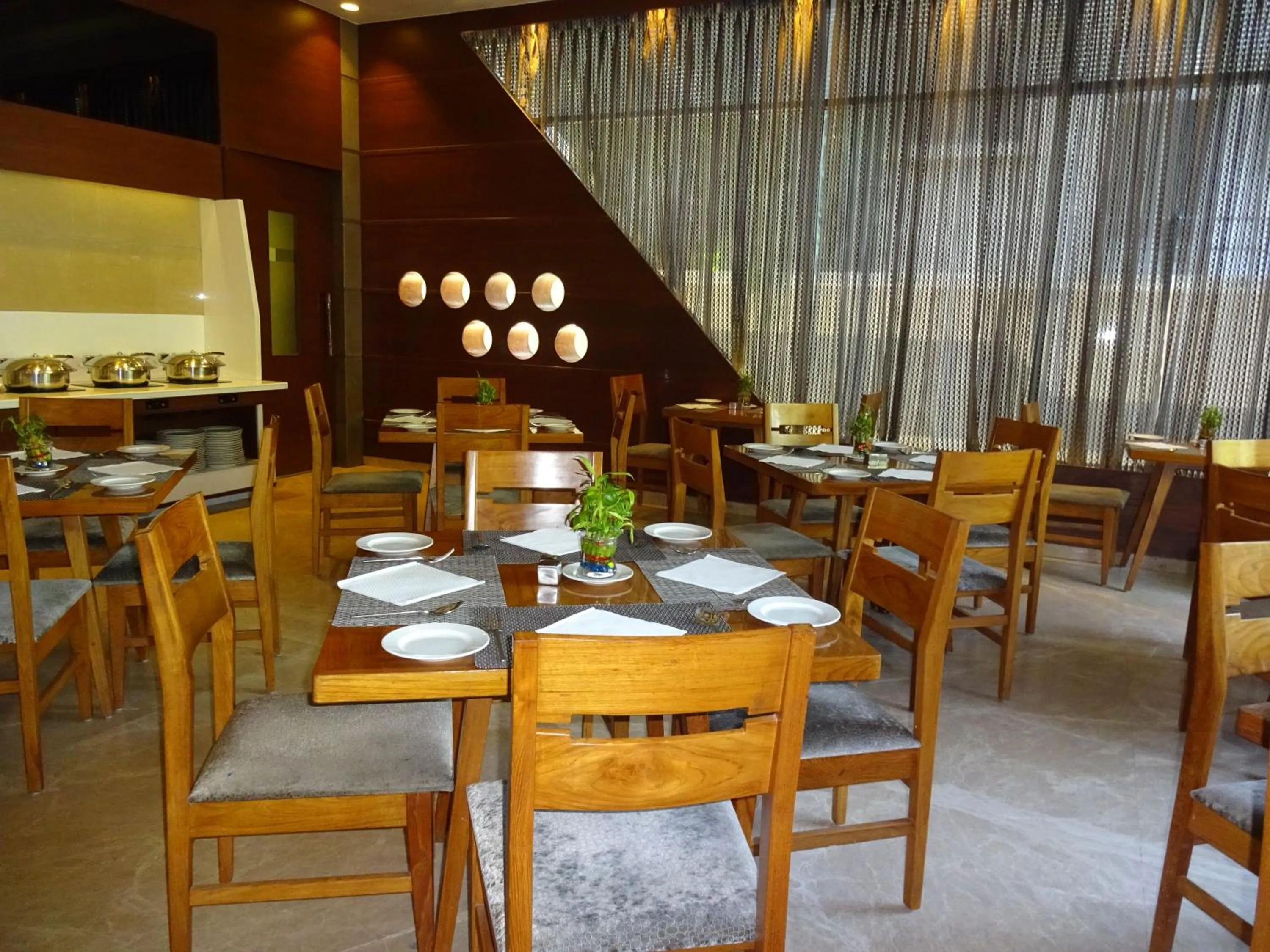 Restaurant/places to eat in Hotel Cosmopolitan