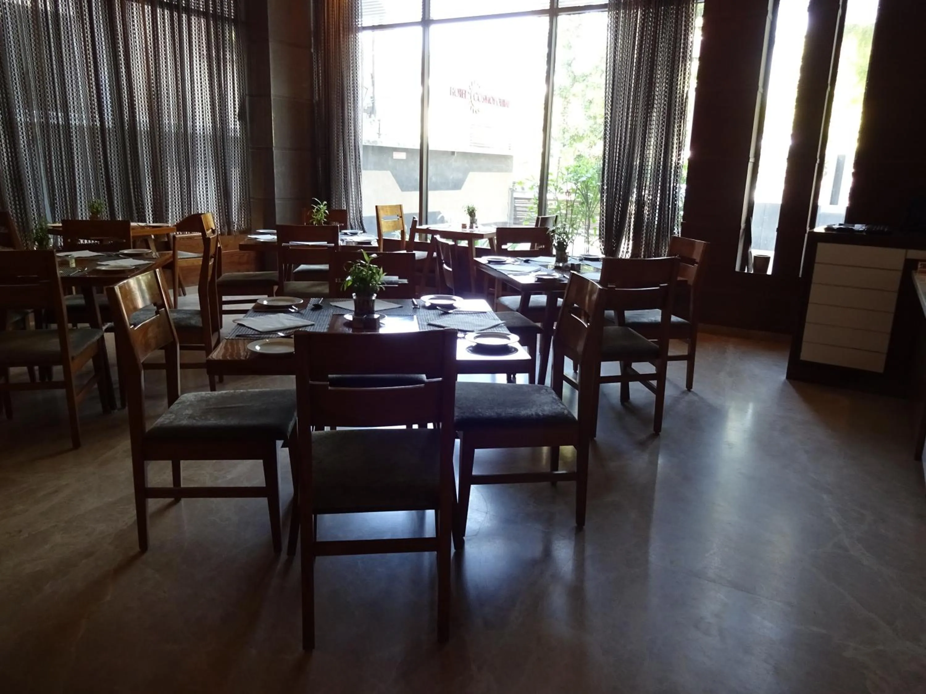 Restaurant/places to eat in Hotel Cosmopolitan