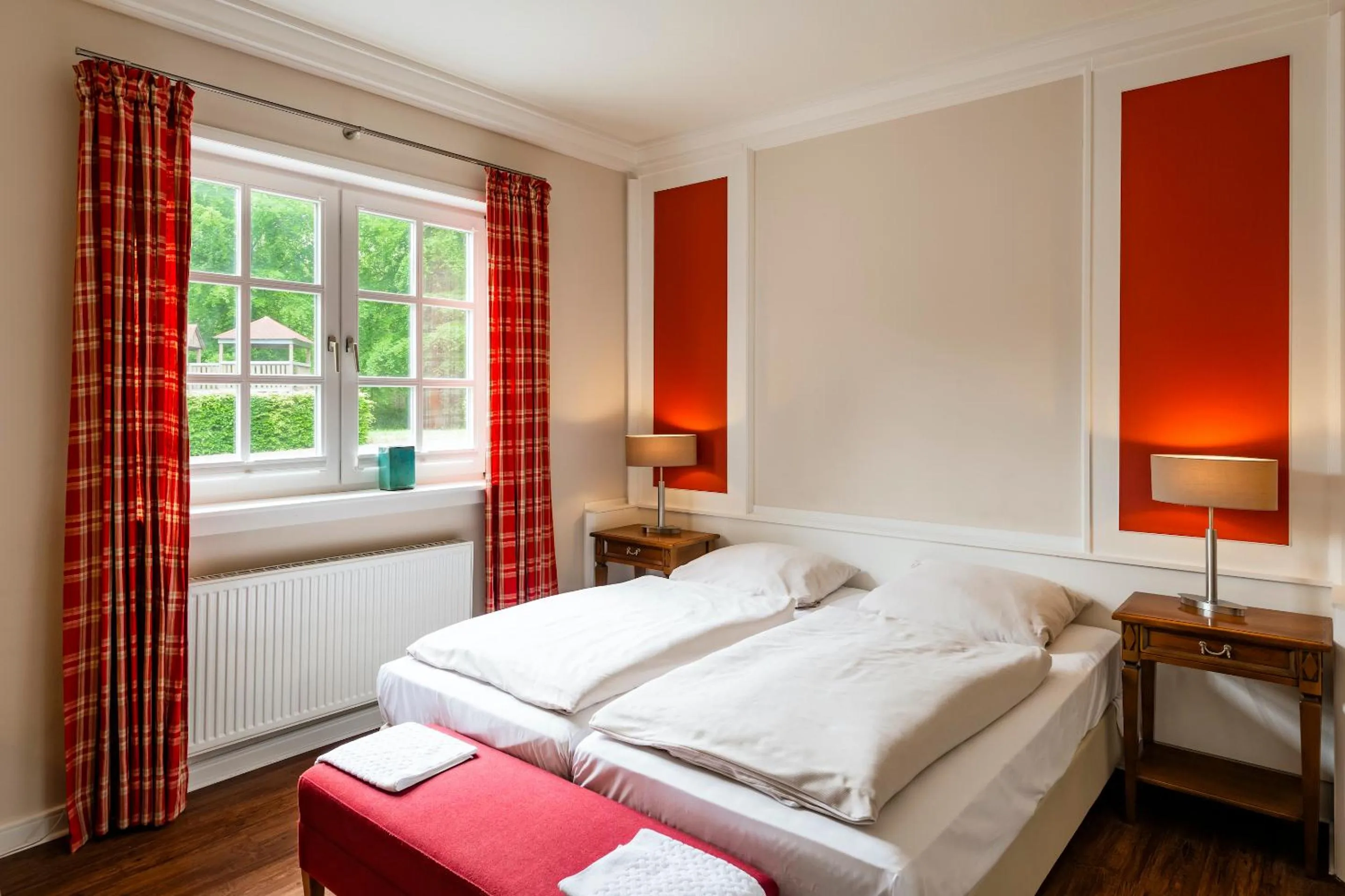 Photo of the whole room, Bed in Gut Altona