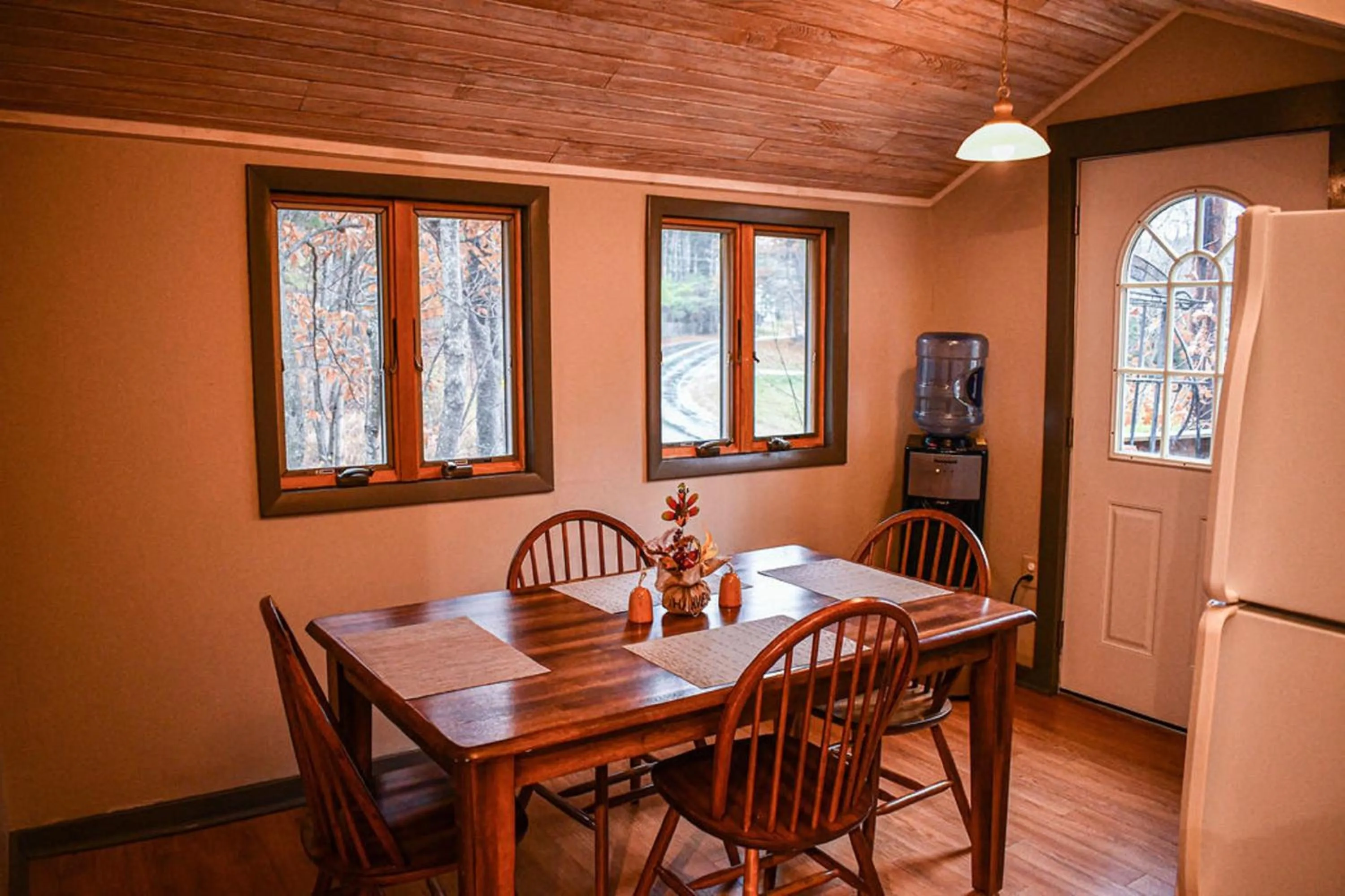Dining area in Brook Road Cabin